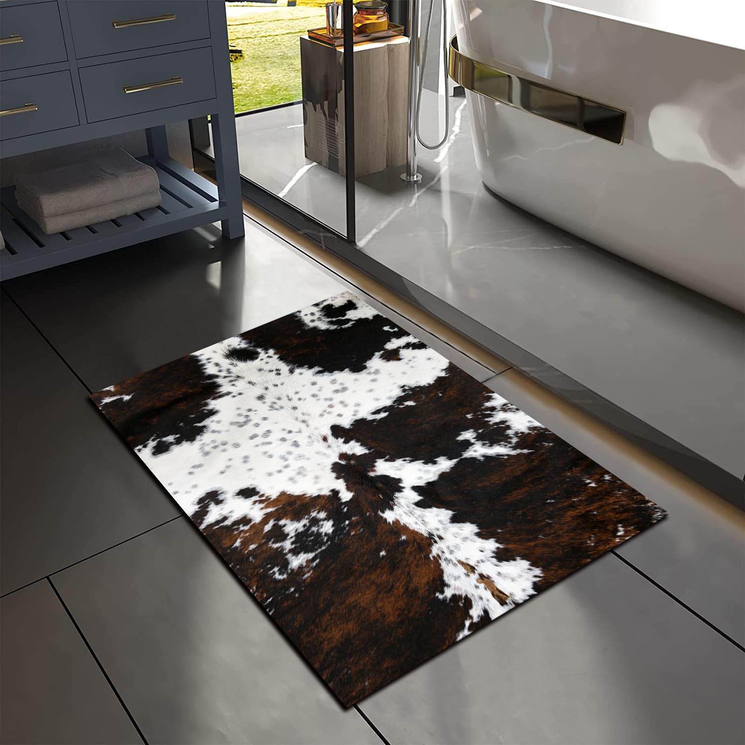 MUGINYU Western Cowhide Cow Print Bath Mat, Farmhouse Cowboy Decor Western Bathroom Rug Quick Dry Absorbent Non-Slip Bathroom Rugs Thin fit Under Door