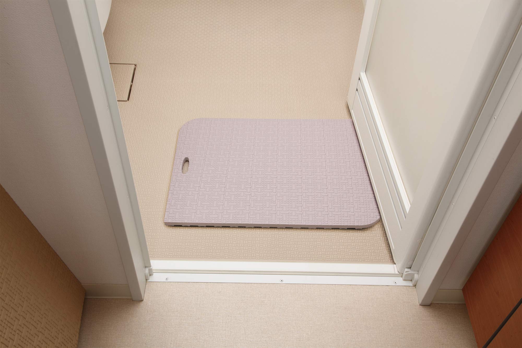 Amazon｜東和産業 薄型ラバーマットミニ グレー 約60×42.5cm(厚さ1.4cm