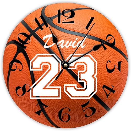 Vrurinss Reloj de pared de madera de Feliz Navidad, bola de Navidad, número de nombre, ventilador de baloncesto, retro, envejecido, redondo, grande,