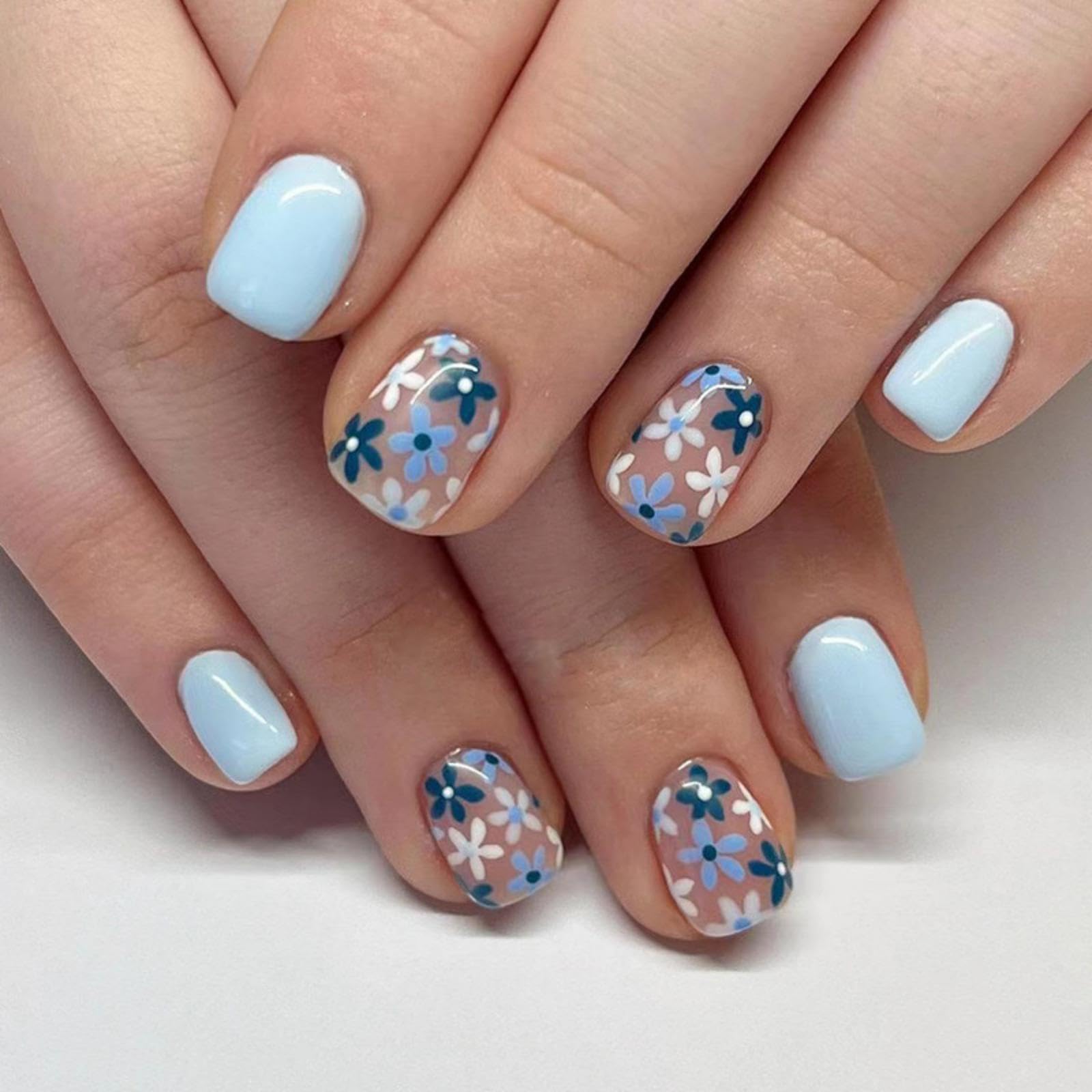 Blue Press on Nails Flower Short Square Fake Nails with Design Floral Glue on Nail Spring Nails Glossy Reusable Daisy False Nail Summer Nail for Women