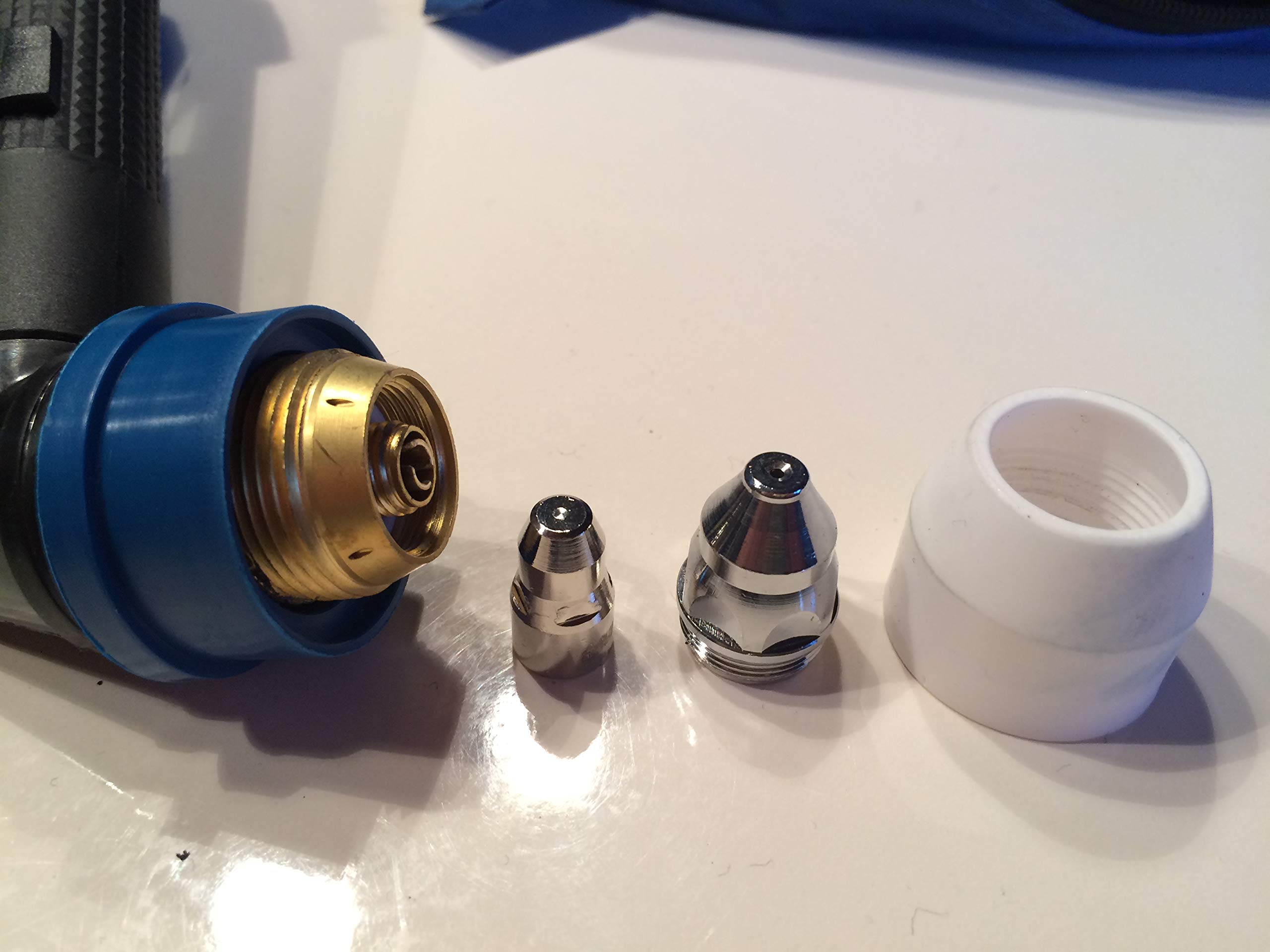 HST Plasmaschneider 100 Ampere I Plasmaschneidgerät mit HF-Zündung I Plasma cutter für präzise Schnitte bis zu 40 mm Materialstärke I Schneidbrenner