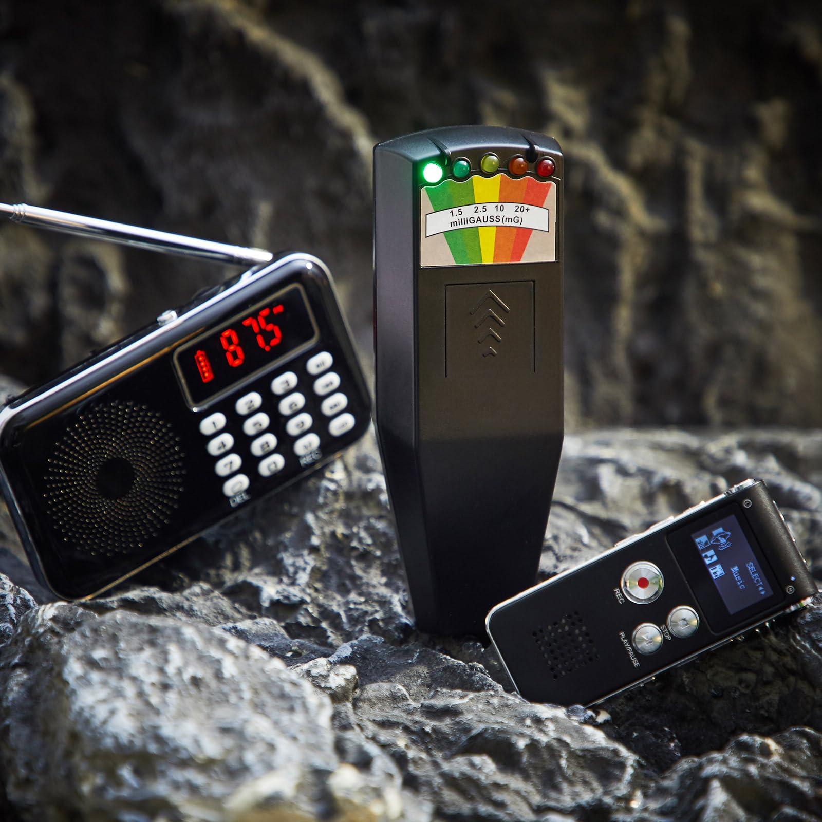 Relaxweex El kit de equipo de caza de fantasmas de 3 piezas incluye 1 grabadora de audio de 8 GB, 1 detector de EMF, medidor de campo magnético, 1 grabadora EVP de radio FM para investigación