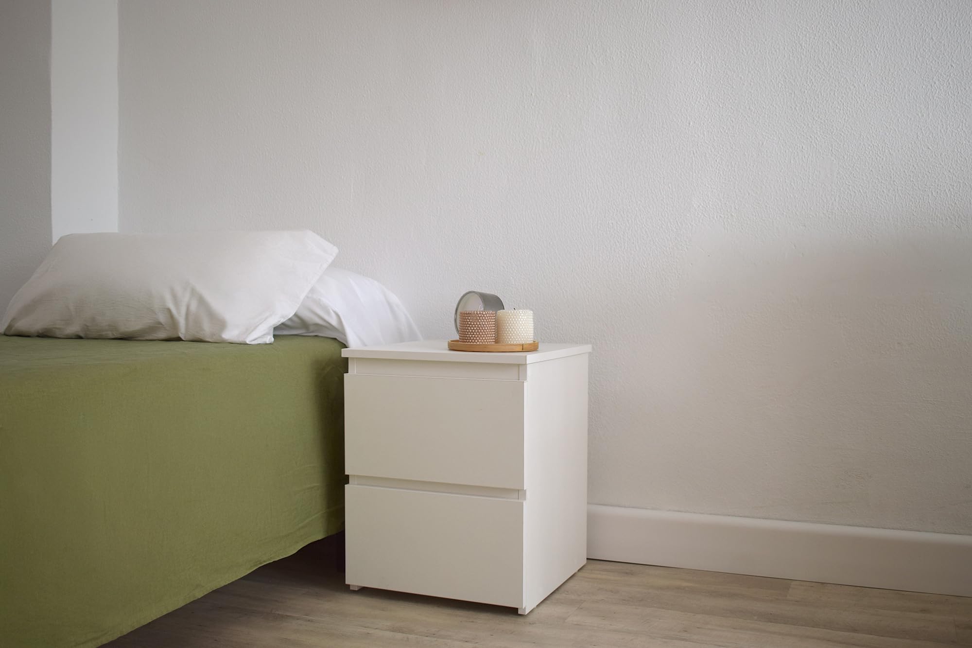 Cassettiera bianca con compartimento segreto e serratura RFID, comodino camuffato con cassetto nascosto doppio fondo invisibile, mobile occultato tipo cassaforte segreta per soldi gioielli