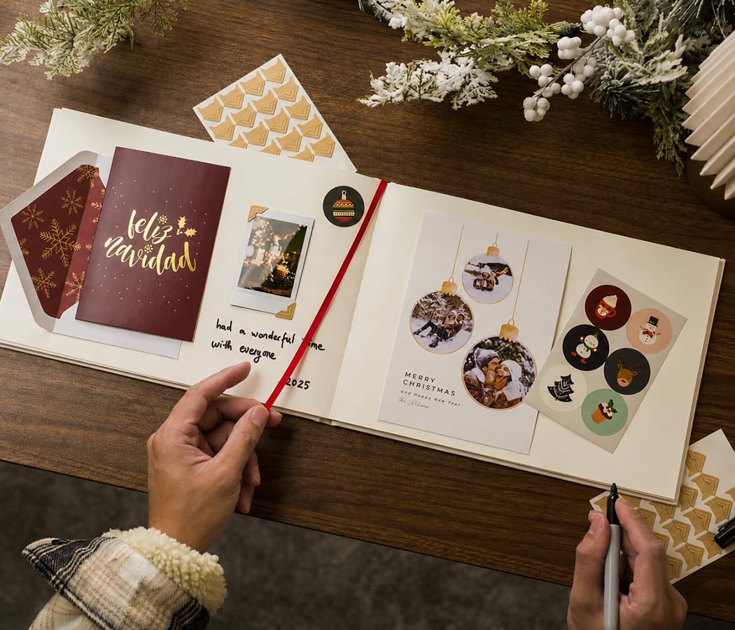Holiday Memory Book (rosso) – Copertina rigida in velluto goffrato con lamina d'oro, 120 pagine bianche, carta spessa 140 g/m², segnalibro con nastro, biglietti di Natale