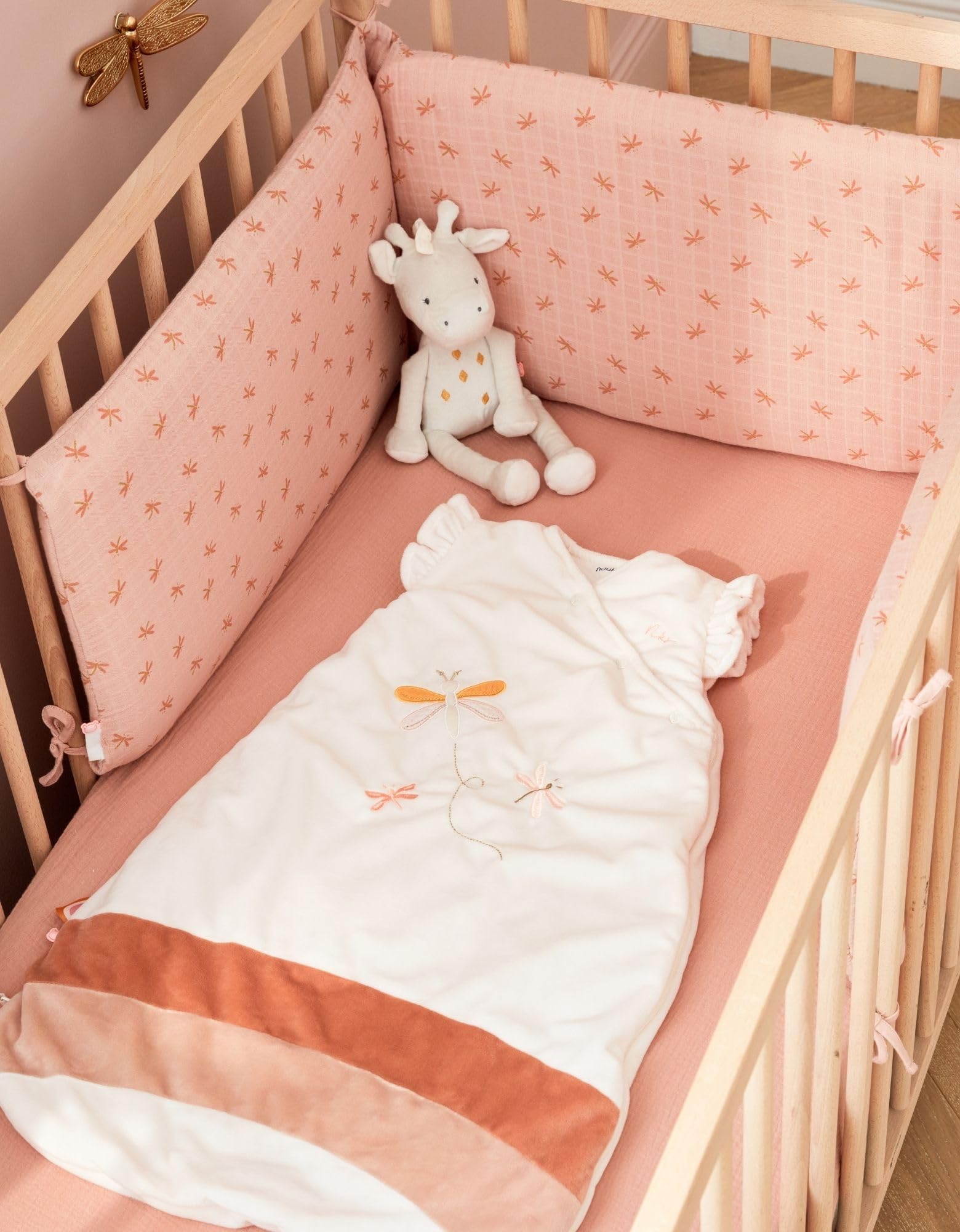 NOUKIE'S - Gigoteuse Hiver 0-6 Mois (70 cm) - Gigoteuse TOG 2 à 3,5 - Fermeture Zippée - Polyester/Coton - Blanc & Rose