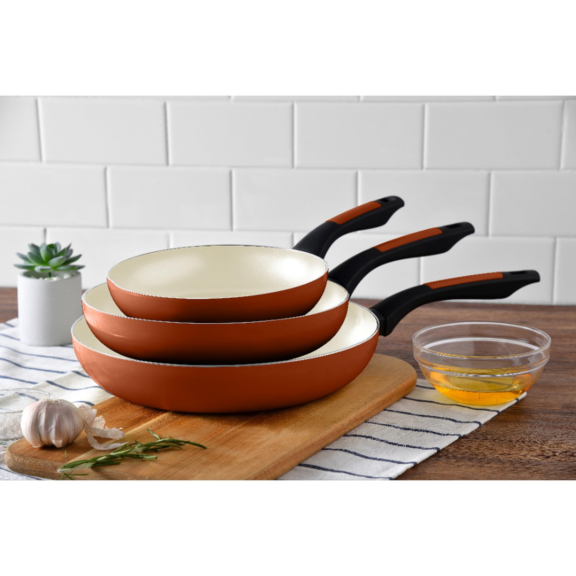 UNITED COLORS OF BENETTON. Safari | Juego de Sartenes | Incluye 3 Sartenes Antiadherentes de 20, 24 y 28 cm de Diámetro | Fabricadas en Aluminio Forjado | Menaje de Cocina | Aptas para Inducción