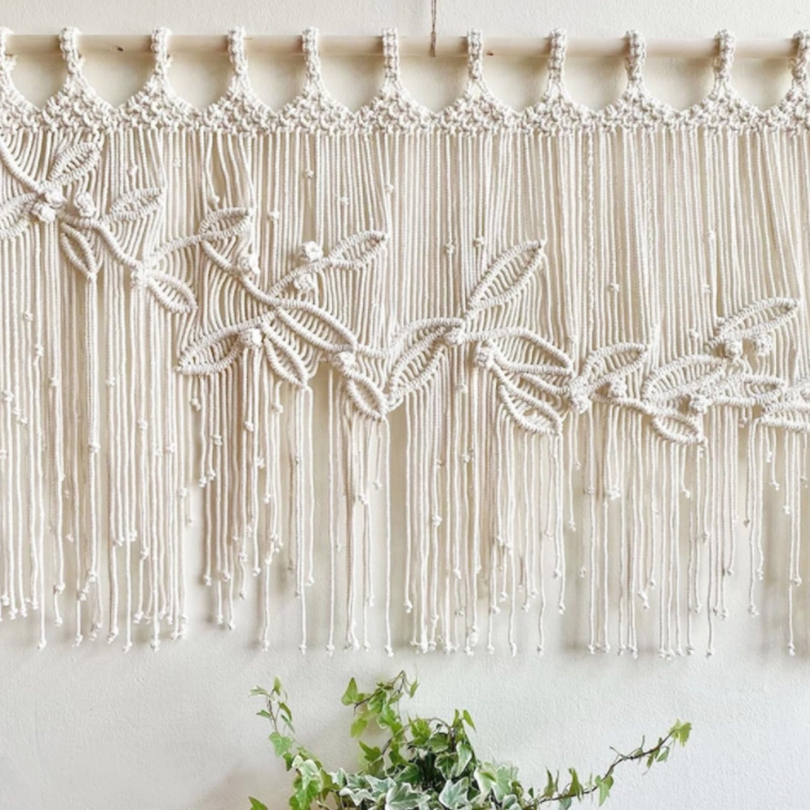 Rideaux en macramé avec perles de bois tissées, tenture murale, rideau de porte court pour une utilisation en extérieur, 100 x 80 cm, motif libellule séparateur de pièce décoratif