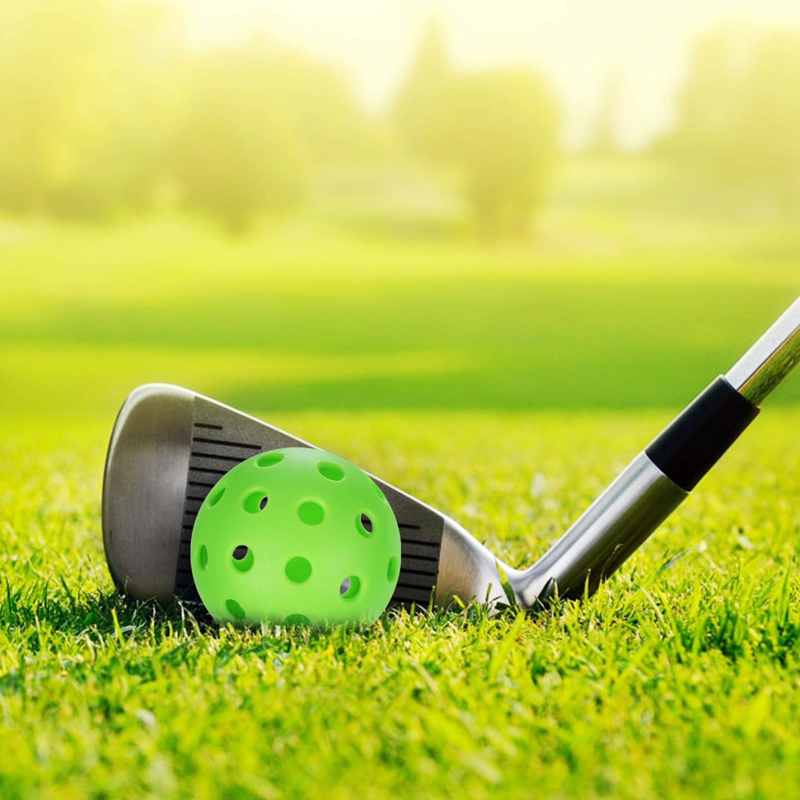 BESTonZON Hohle Übungsbälle mit 40 Löchern, 12 Stück, Grün für Golf | Pvc Ausführung, Drinnen und Draußen Nutzbar, Sichere Treffer, Robustes Design, Vielseitig Verwendbar