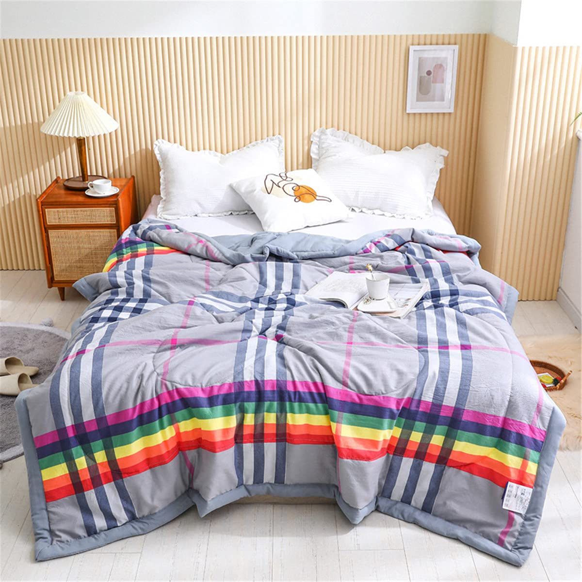 Couvre lit matelassée doux et réversible avec motif imprimé gris moderne