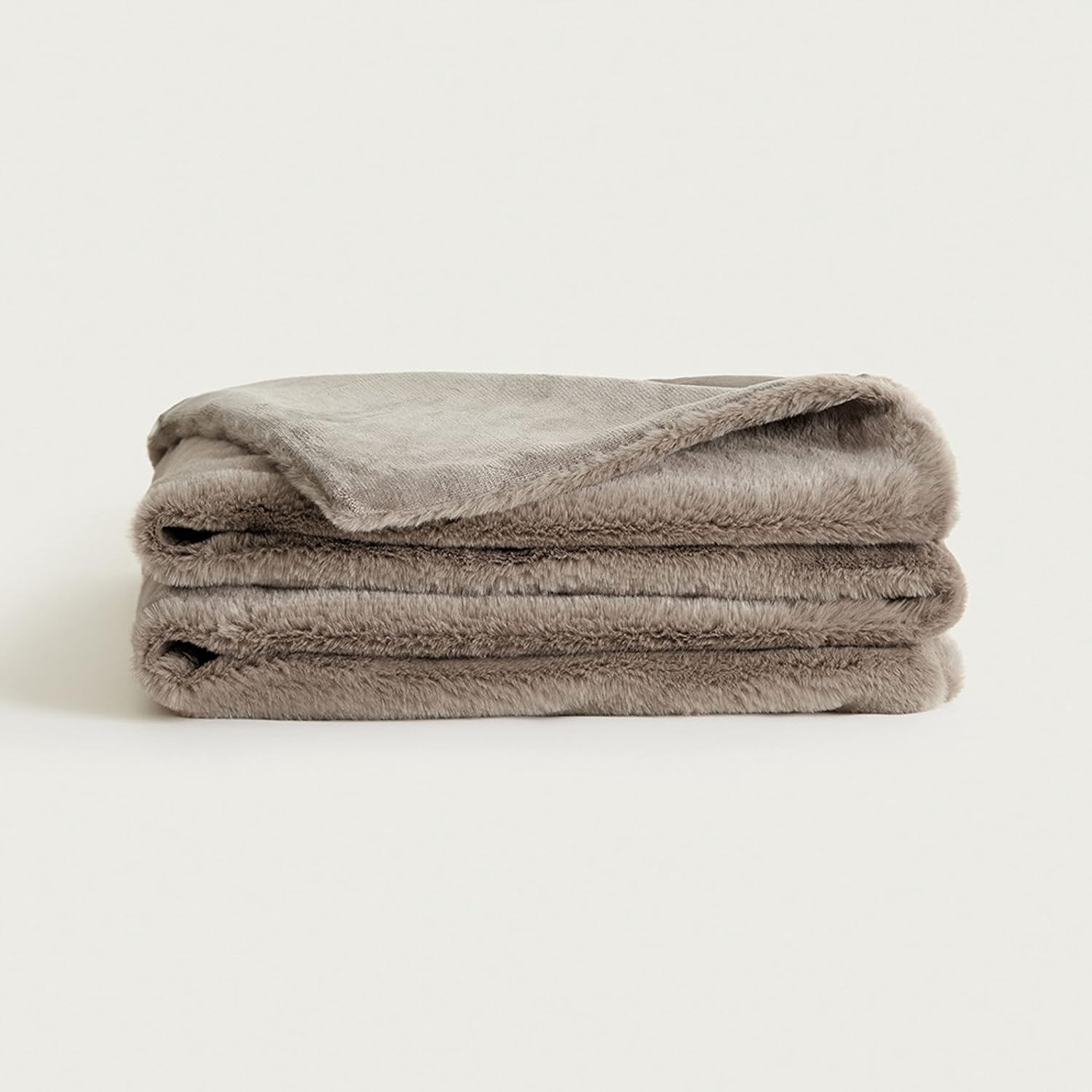 UnHide Lil’ Marsh Faux Fur Blanket Durable, Lightweight