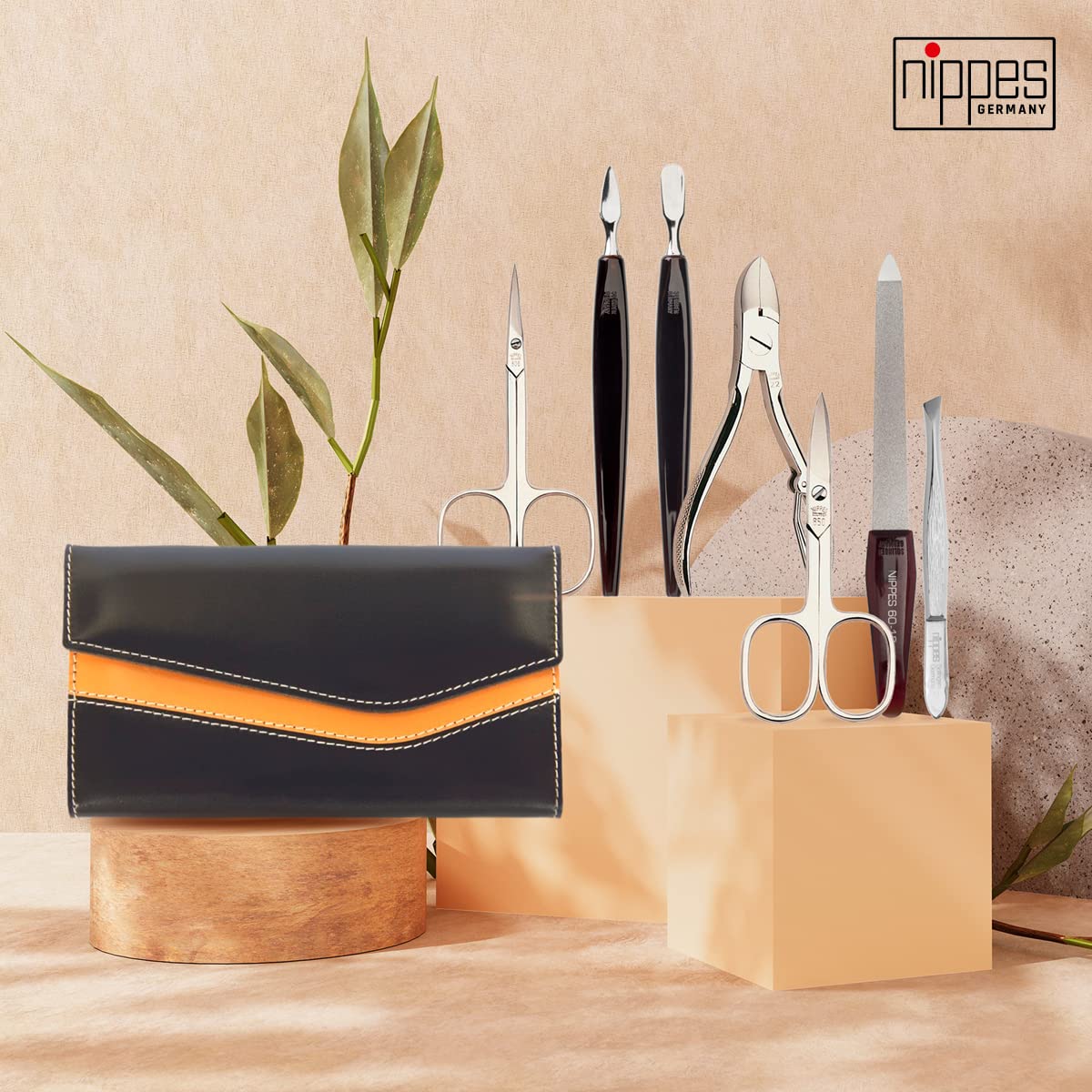 nippes Solingen Premium Line Maniküre Set Seam, 7-teilig, vernickelter Stahl, Schwarzes Rindsleder-Nageletui mit Kontraststreifen, Nagelpflege Set, Made in Solingen/Germany | Druckknopf-Verschluss, Komplett-Set 150×90×25 mm, deutsches Qualitätshandwerk, v