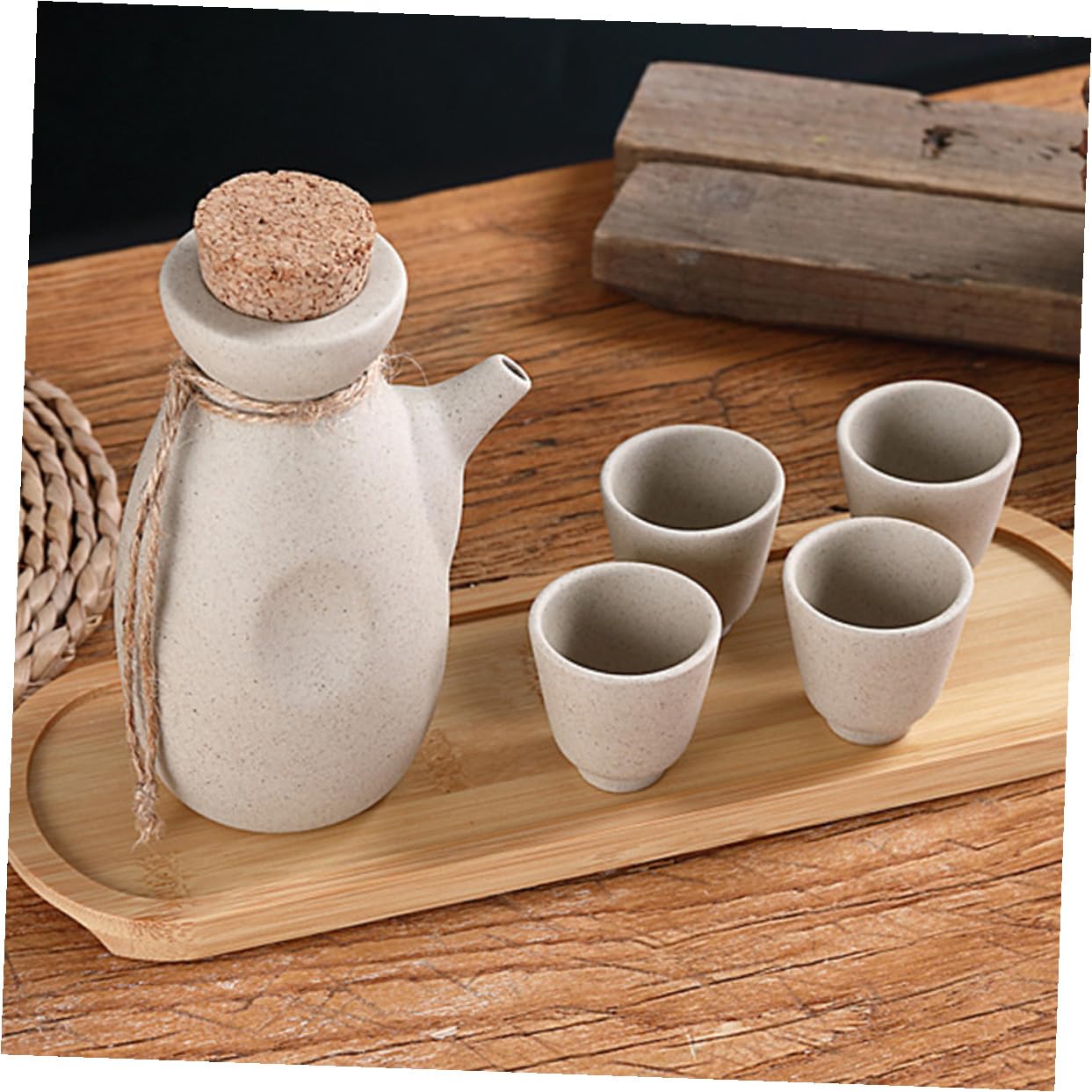Ciieeo Set di Sakè in Ceramica Stile Giapponese 1 Brocca da 300ml e 4 Tazze da 50ml Superficie Liscia Multifunzionale per Casa e Hotel