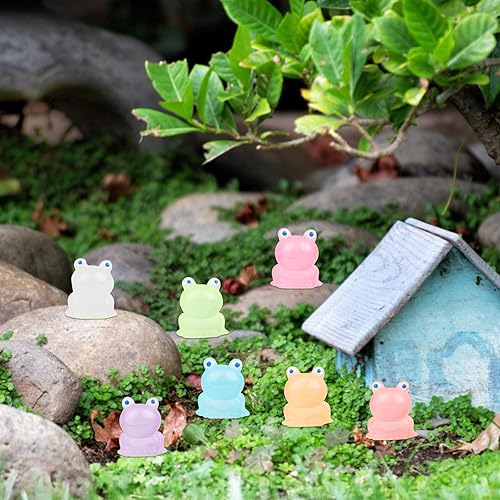 Miniatura 7 de KIMOBER 35 figuras miniatura de ranas luminosas, que brillan en la oscuridad, pequeñas figuras de rana de resina para jardín de hadas, musgo,