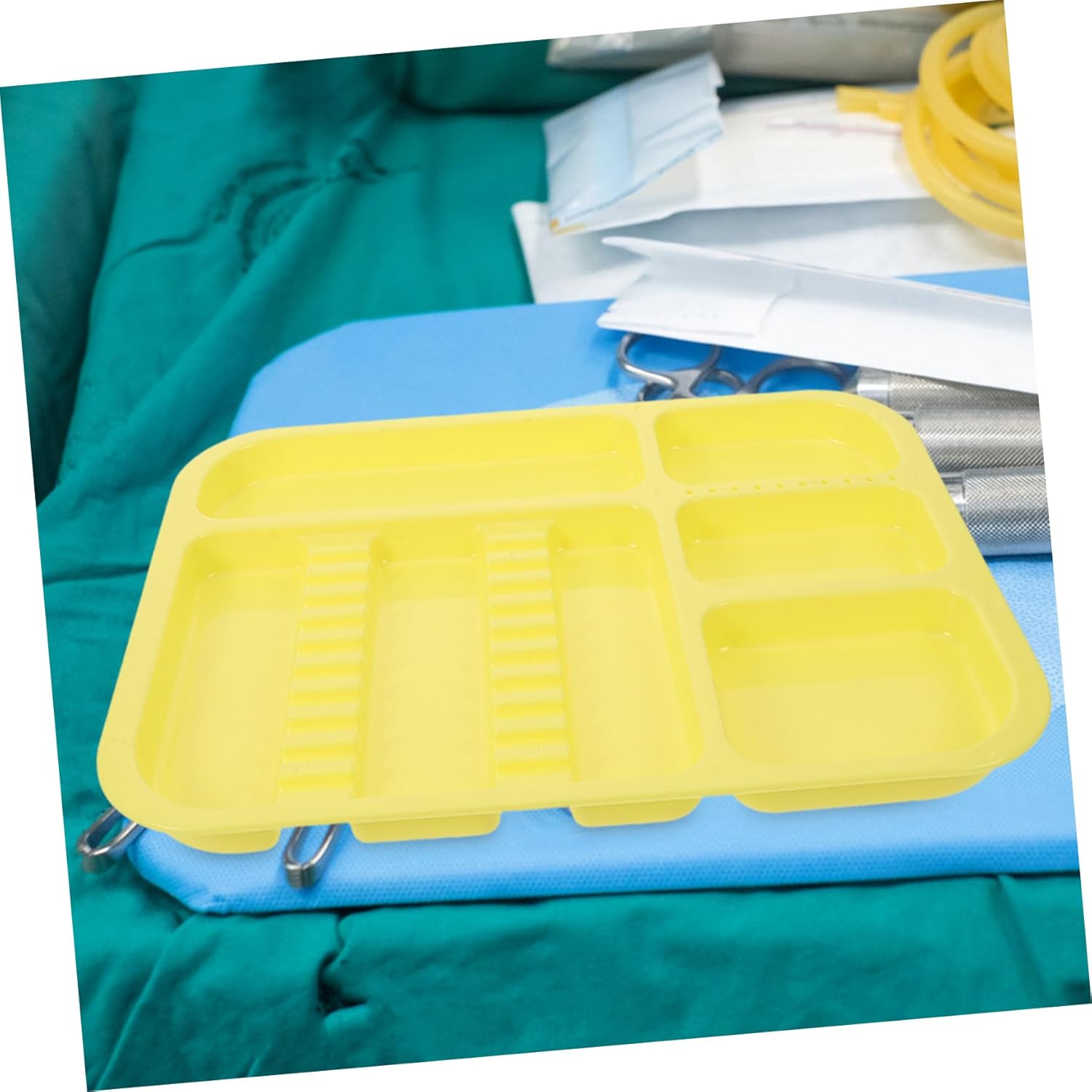 2pcs Portable Plastic Instrument Tray Divided Tool Plates for Organized Storage Vibrant Colors for Oral Care and Versatile Use