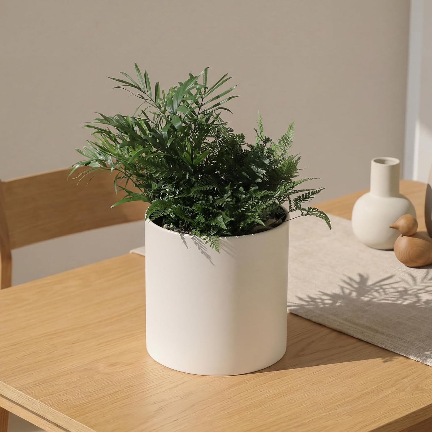 Metal Plant Pot with Drainage Hole,Mid Century Modern 7 inch Round Pot Indoor Outdoor Planters Gift for Decorative Pots of Tabletop Living Room Bedroom Beige