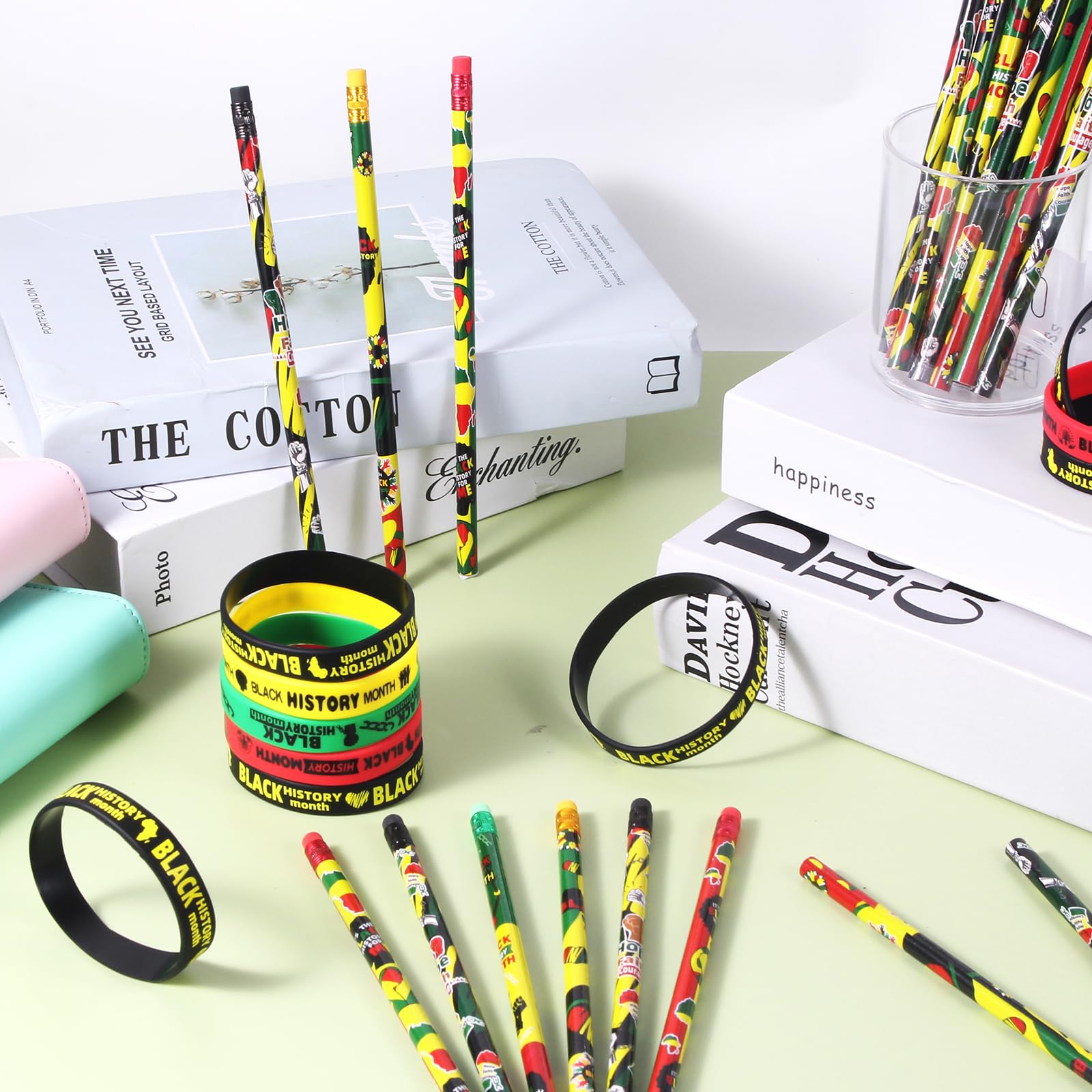 Juego de 200 piezas de regalo del mes de la historia negra: 100 lápices negros del mes de la historia, 100 pulseras de goma para el mes de la historia negra, cumpleaños, profesores, aulas, recompensas