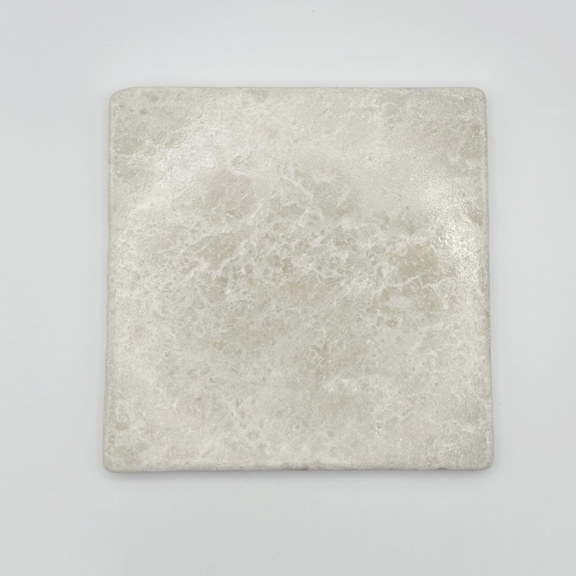 Numero civico su Mattonella in Marmo Botticino, Numero Civico PERSONALIZZABILE, Targa decorativa di misura 15x15cm con Indirizzo e Nome Famiglia Personalizzato