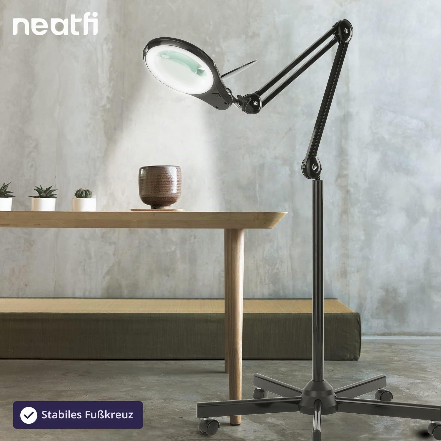 Neatfi LED-Lupen-Stehleuchte, 1.200 Lumen – 12,7 cm bifokale Glaslinse, doppelte Vergrößerung 2,25× + 6×, dimmbares | Verstellbarer Arm, rollbarer Standfuß | Lesen, Basteln & Nähen (Schwarz)