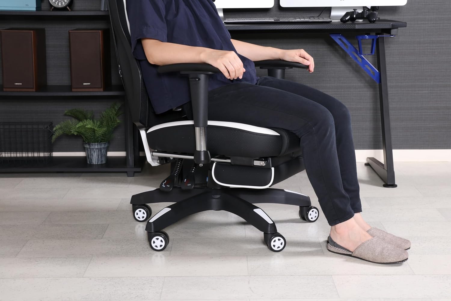 不二貿易(Fujiboeki) Fuji Boeki 19037 Gaming Chair, Personal Chair, Width 27.0 x Depth 25.8 x Height 46.8-49.5 inches (68.5 x 65.5 x 118-125.5 cm), White, Mesh, Includes Footrest, Rotating, Reclining