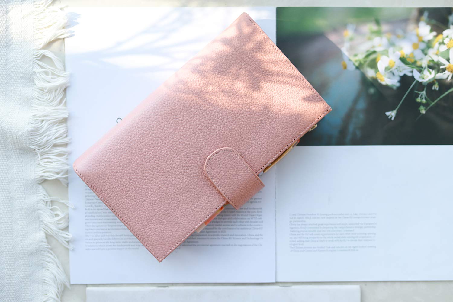 Moterm Companion Traveler's Notizbuch Cover - Verbessertes Design mit Rückentasche (Standard Größe, Kiesel-Staubrose)