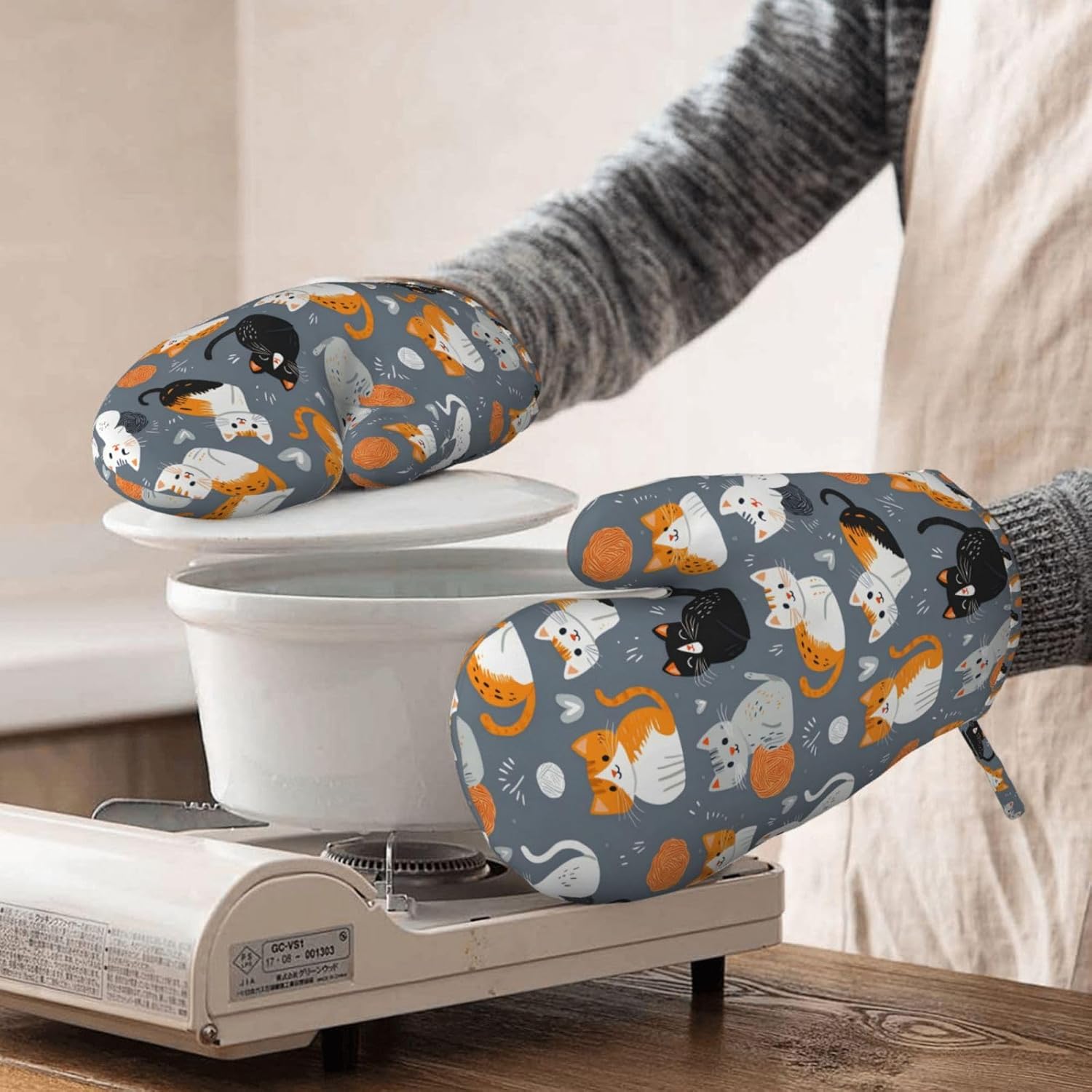 Heat Resistant Oven Mitts 2 Pack, 500°F Silicone Oven Gloves with Non-Slip Grip, Soft Quilted Cotton Lining for Baking, Grilling, BBQ, Cooking (Cat Grey) - Image 8