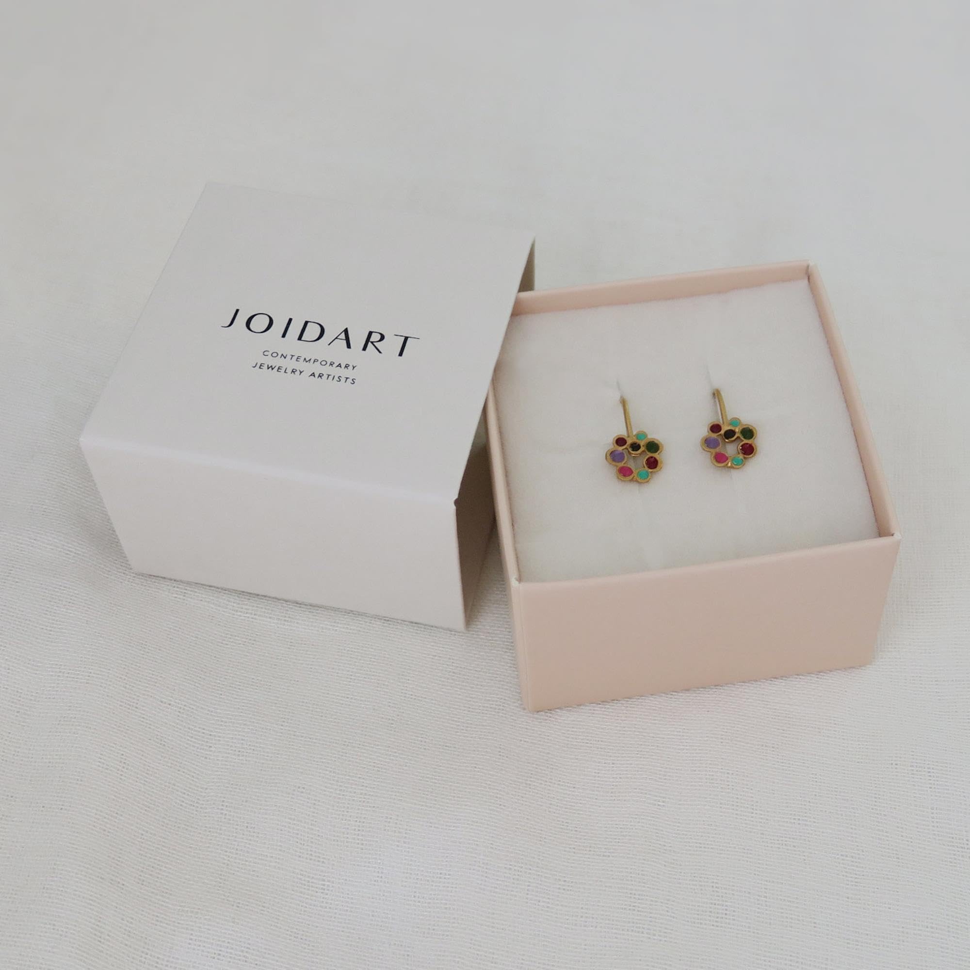 PENDIENTES DORADOS CANDY COLOURS | Diseñado por Joidart | Colección Candy Colours | Metal con baño de oro de 24 K y esmalte frío multicolor | Pendientes de gancho pequeños
