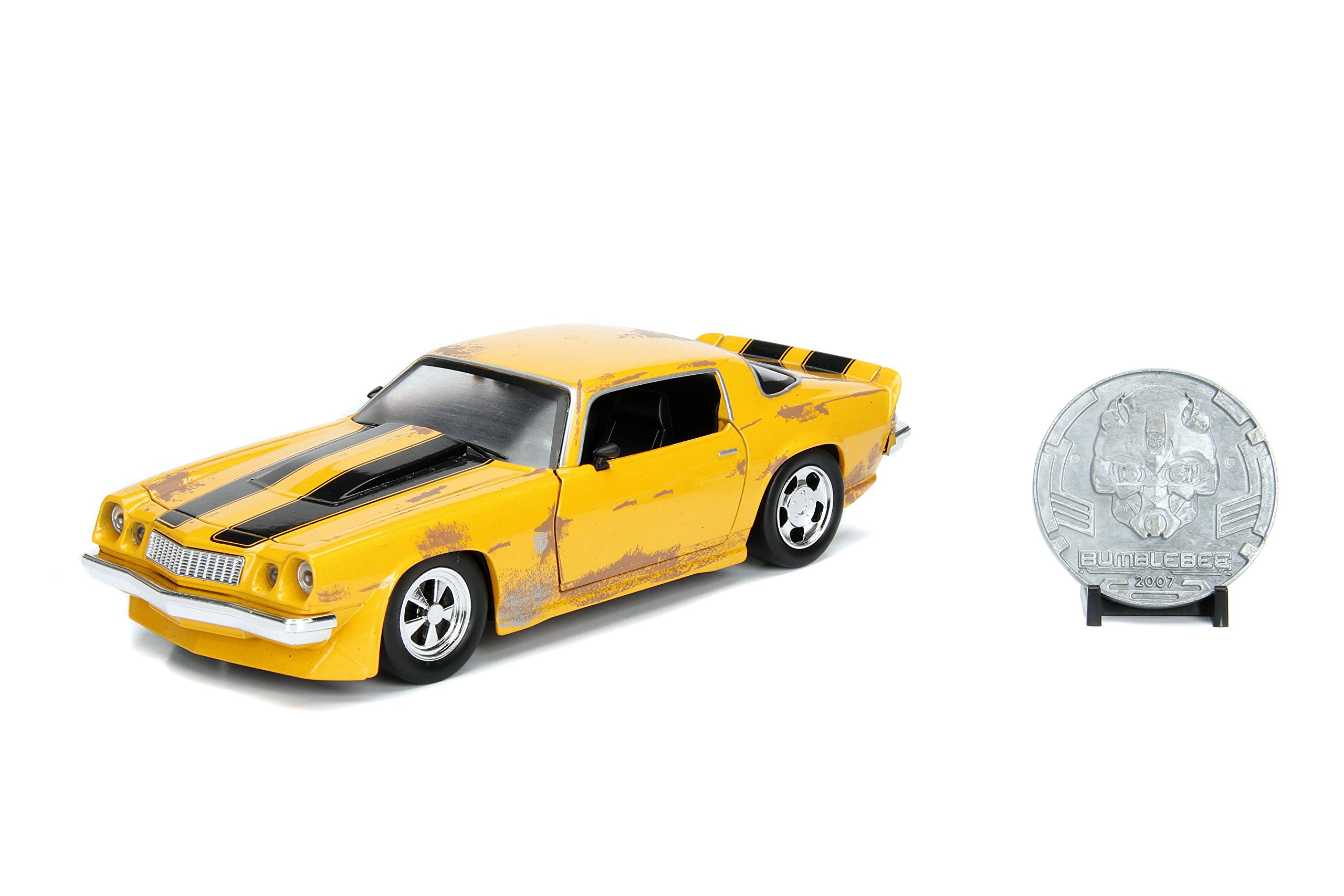 1/24スケール　シボレー　カマロ　1979 トランスフォーマー バンブルビー Amazon.com: Transformers 1:24 1977 Chevy Camaro Bumblebee Die-cast