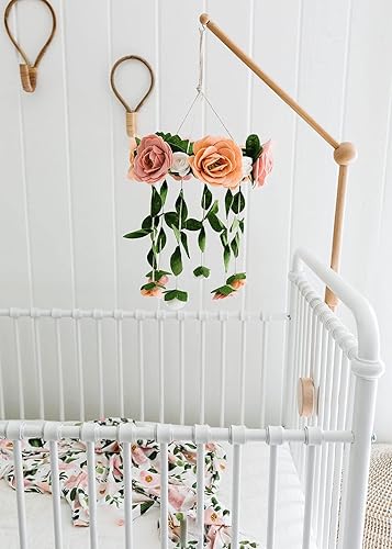 Miniatura 6 de Móvil para cuna Móvil colgante de madera para cuna, decoración floral hecha a mano para niñas, regalo de ducha perfecto (rosa fieltro) también se