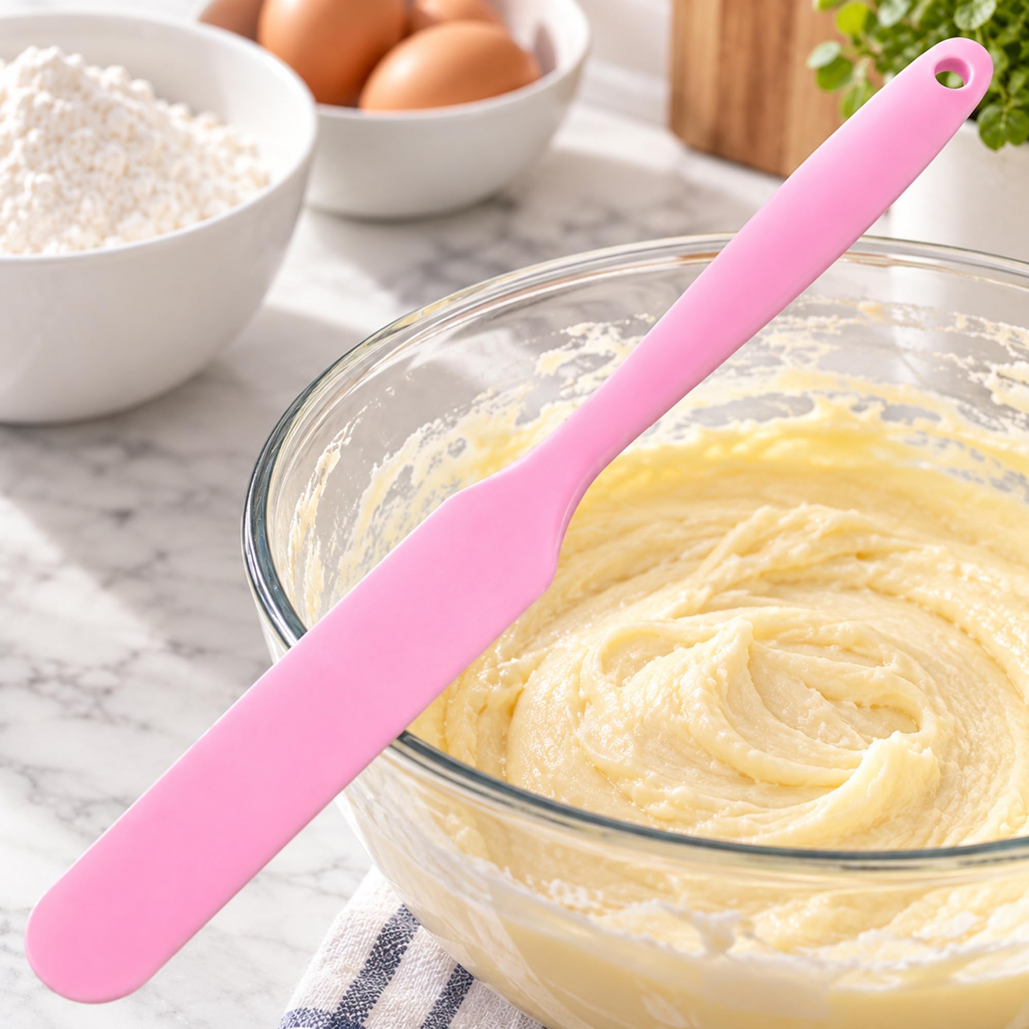 Silicone Baking Spatula, Mixing and Scraping Utensil for Batter and Cream in Home Kitchens and Dessert Preparation