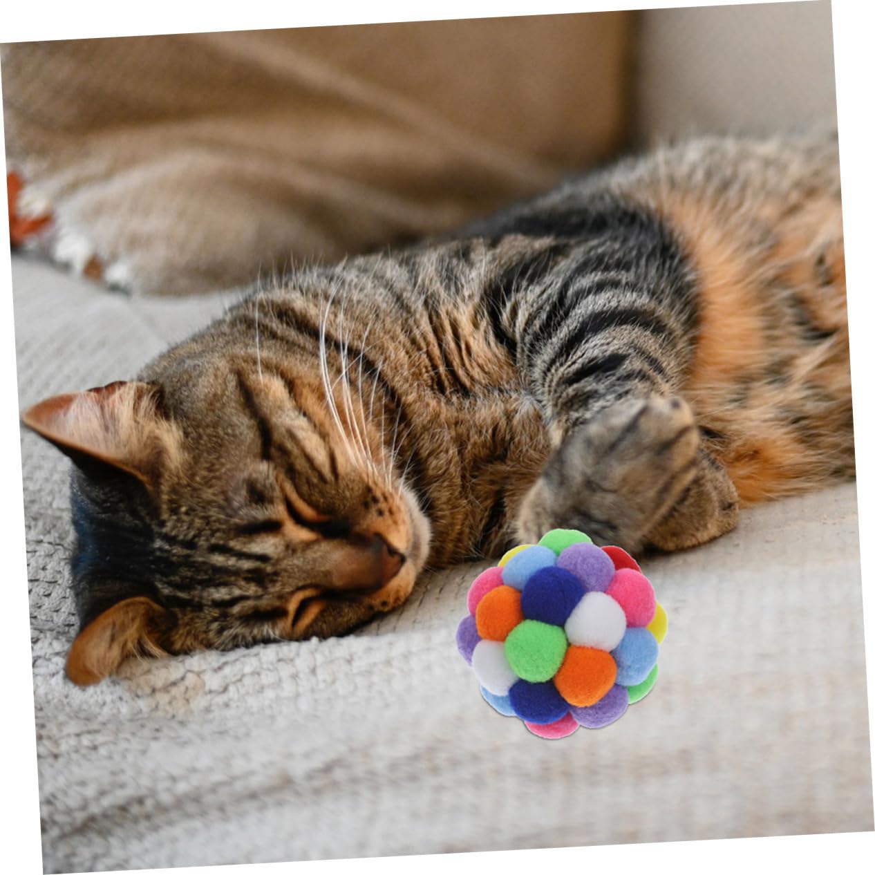 FOMIYES Lot de 4 Boules de Chat en Peluche avec Clochettes Colorées Jouets pour Chats D'intérieur Prévient Griffures Actif