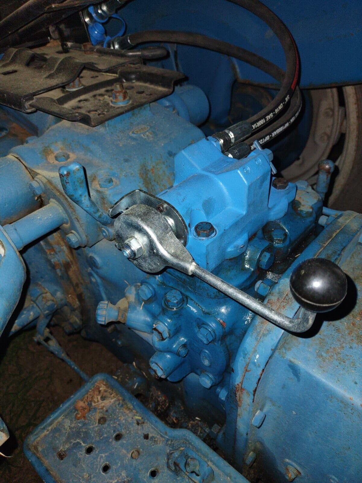 Spare Parts Holland Hydraulik Zusatzsteuergerät Set Kit für Ford Traktor 2000 3000 4000 – Einfaches Steuergerät Komplettsatz mit Schläuchen