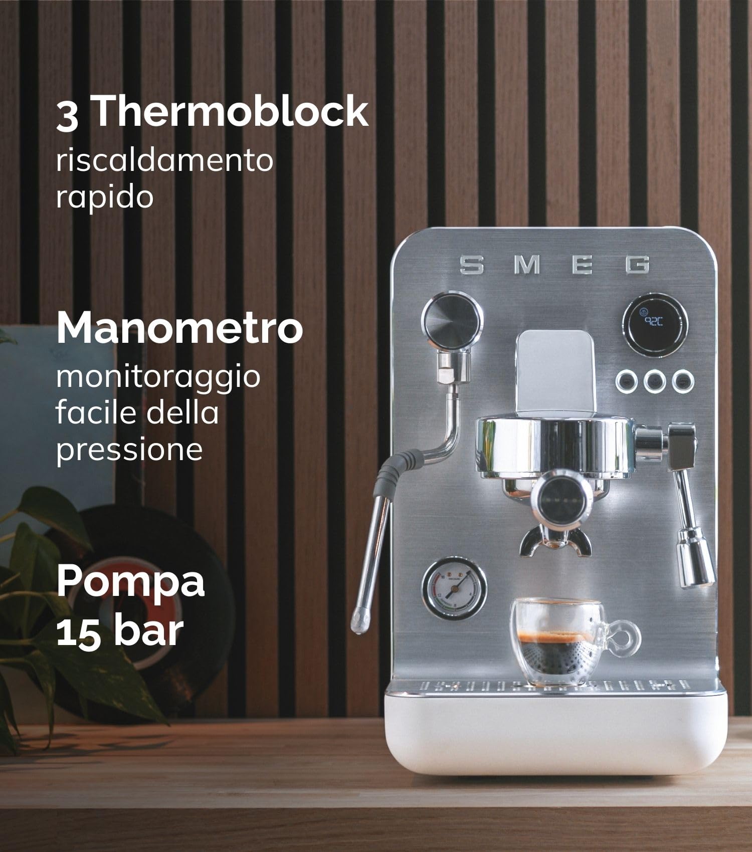 Smeg, Macchina da Caffè Espresso Manuale MiniPro EMC02, Triplo Termoblocco, Lancia Vapore e Portafiltro Professionali, Serbatoio da 1,7L, Cassetto Raccogligocce Rimovibile, 1700W, Nero Matte