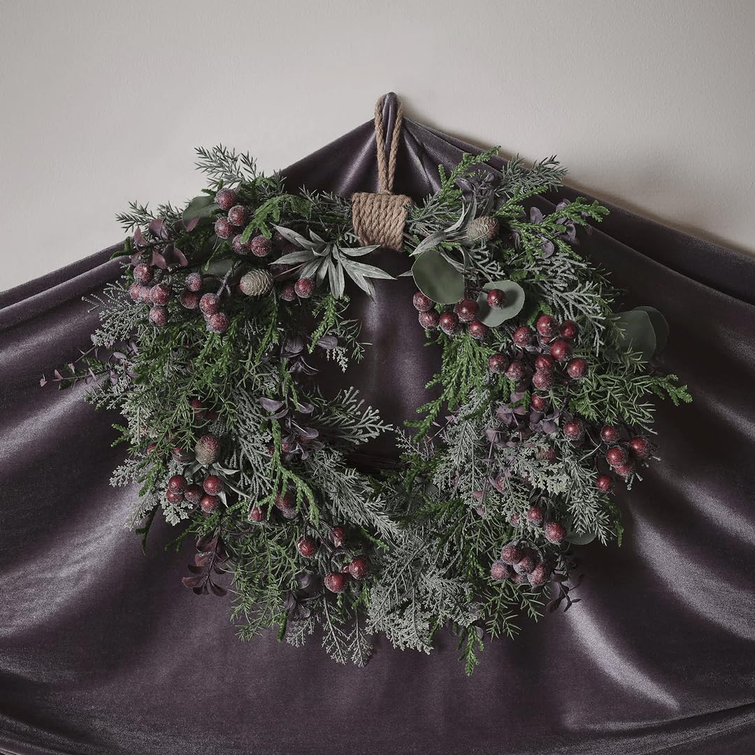 Light4fun Winterkranz mit 40 warmweißen LEDs beleuchtet | künstliches Tannengrün und lilafarben Beeren | Deko Weihnachten Herbst Halloween | Weihnachtsgirlande für Innen