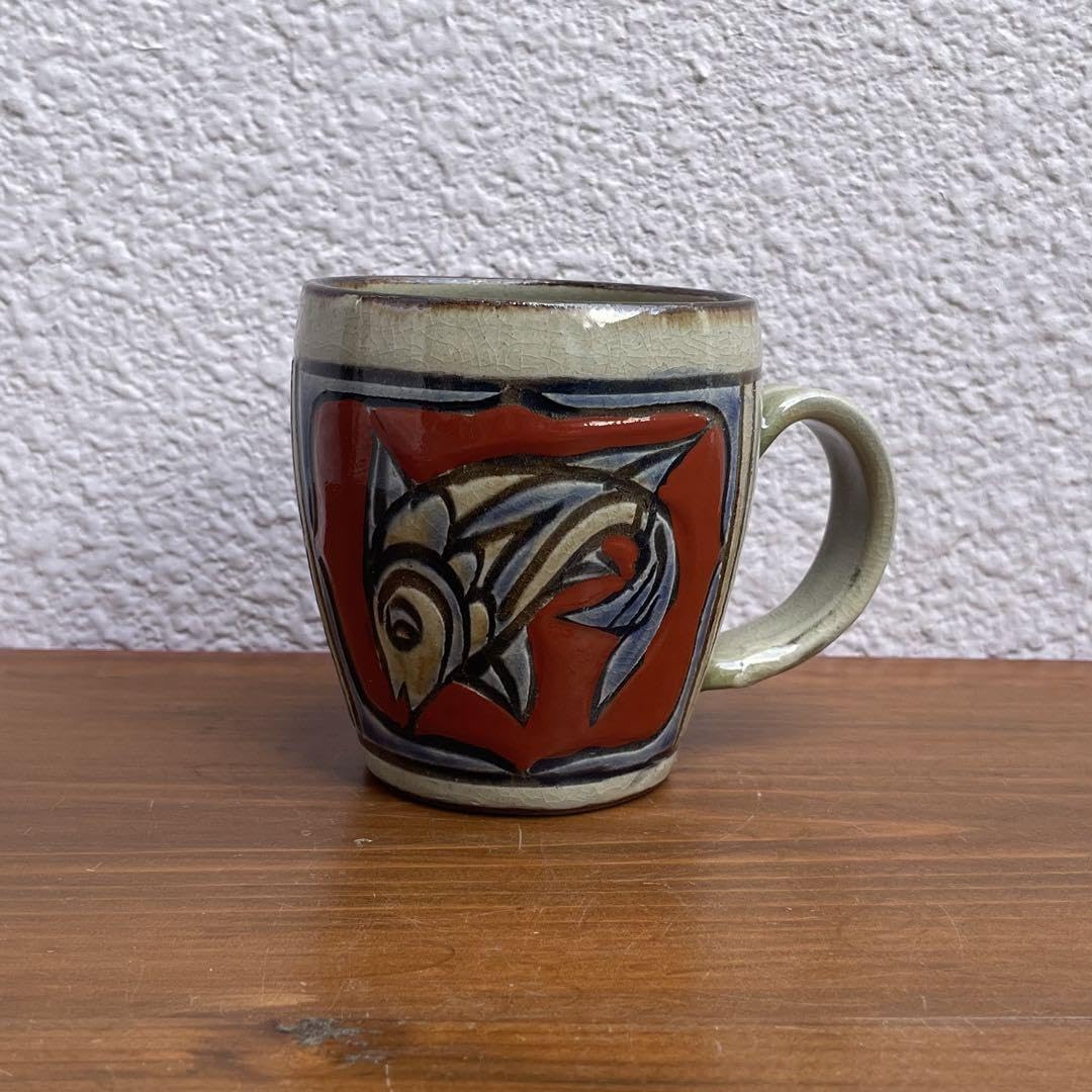 Amazon.co.jp: マグカップ やちむん 金城敏幸さん 赤絵魚紋 : ホーム