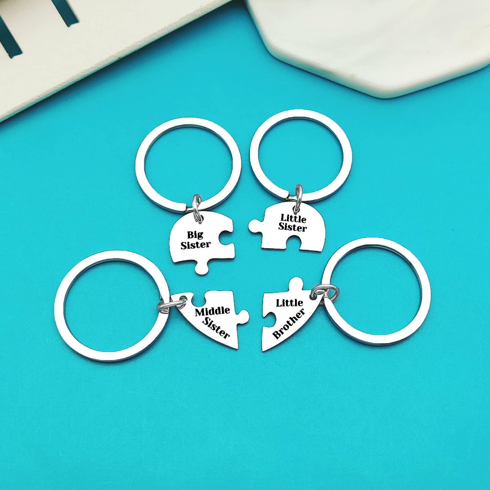 Xiahuyu Sister and Brother Gifts Keychain 4pcs for Big Middle Little Sister Little Brother Matching Keychain Set Christmas Birthday Gift Sibling Gifts for Sisters Brothers