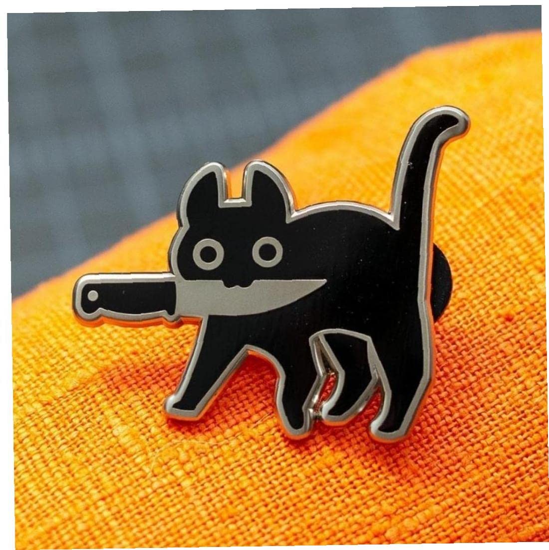 Amazon.co.jp: バッジ 黒猫 ナイフをくわえる かわいい エナメル