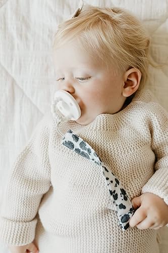 Miniatura 4 de Copper Pearl Paquete de 3 clips para chupete clips de punto premium para bebés niñas y niños - Elegante clip de acero inoxidable para chupete -