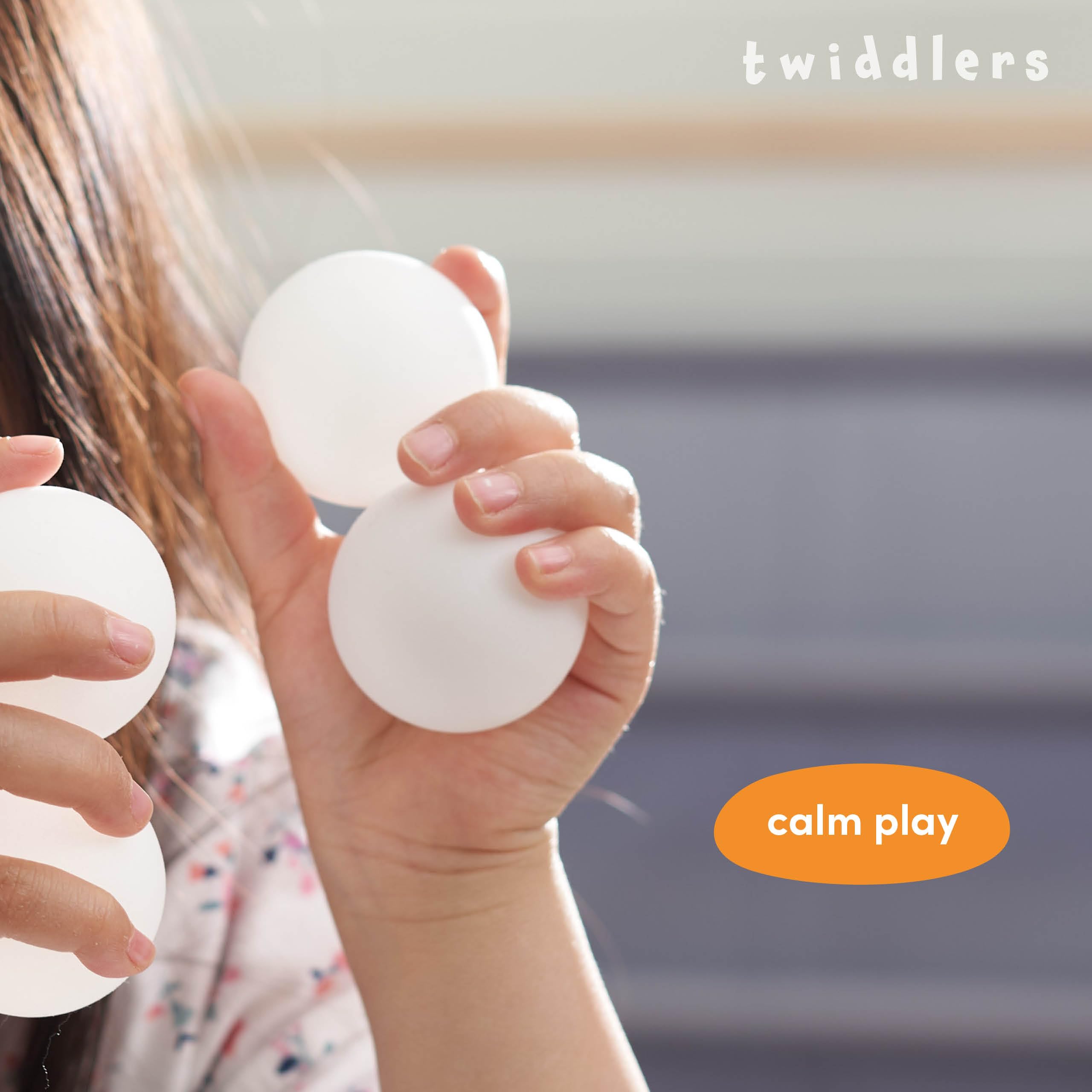 THE TWIDDLERS - 50 Pelotas de Tenis de Mesa Ping Pong - Pelotas Ideales para el Juego de la Cerveza Pong, Manualidades, Fiestas Juegos de Navidad