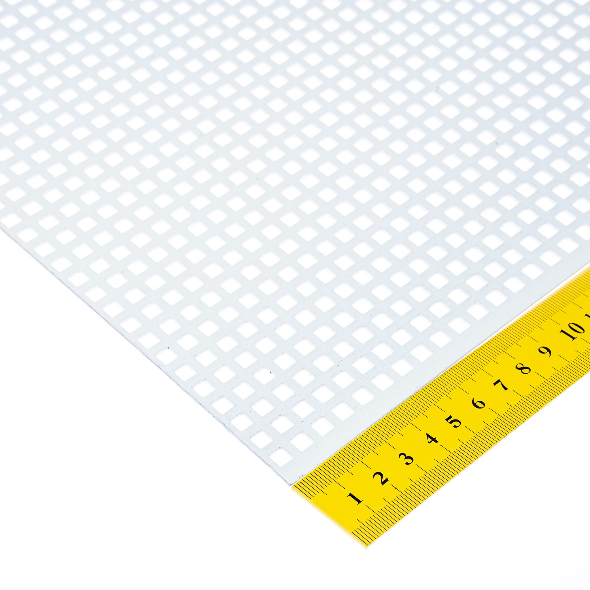 Produktbild von Verzinktes Lochblech Aus Stahl – 1,5mm, Weiß RAL 9016, Lochmuster QG5-8, Mit Kostenlosem Wunschzuschnitt!