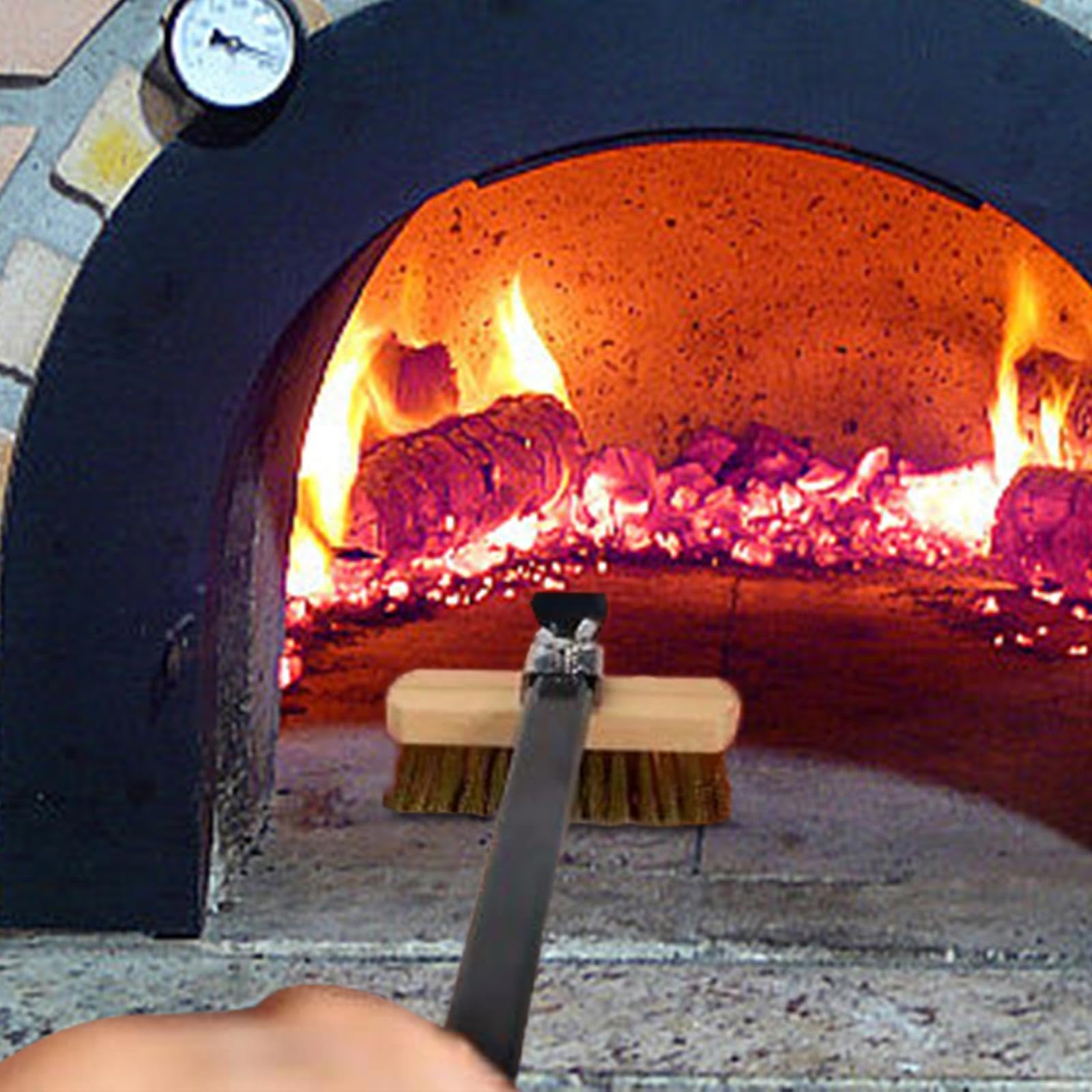 Robuste Pizzaofenbürste mit langem Griff und Kupferdrahtborsten für effektive Grill und Ofenreinigung. Hitzebeständige Drahtbürste zur Grillreinigung.