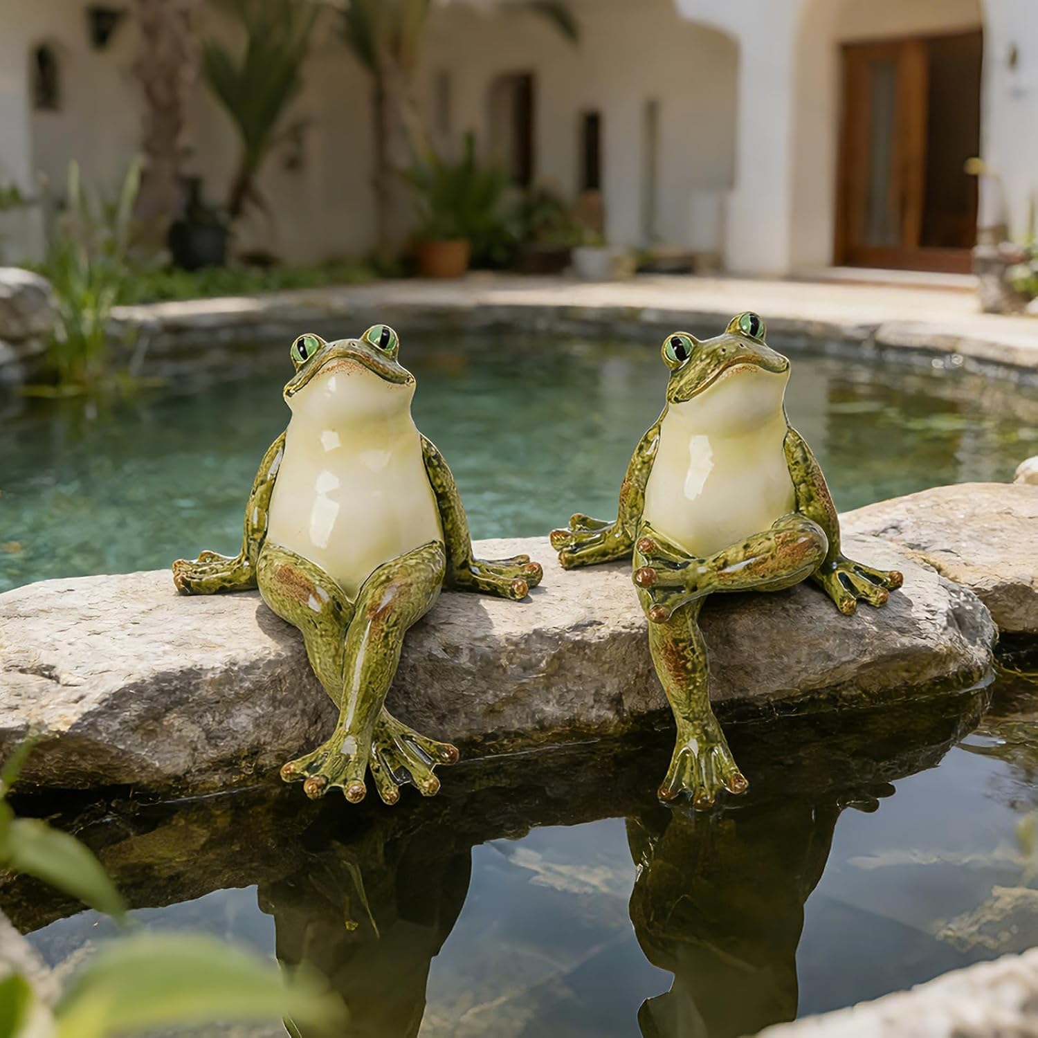 Braxio Frog Statue Outdoor Garden Decor - 2-Pack Sitting Frog Sculptures for Patio, Yard, Plant Pot, Cute Cartoon Frog Figurines Home Decor Gift, Resin Art Ornament 4.2 x 4.5 x 5.2 Inches