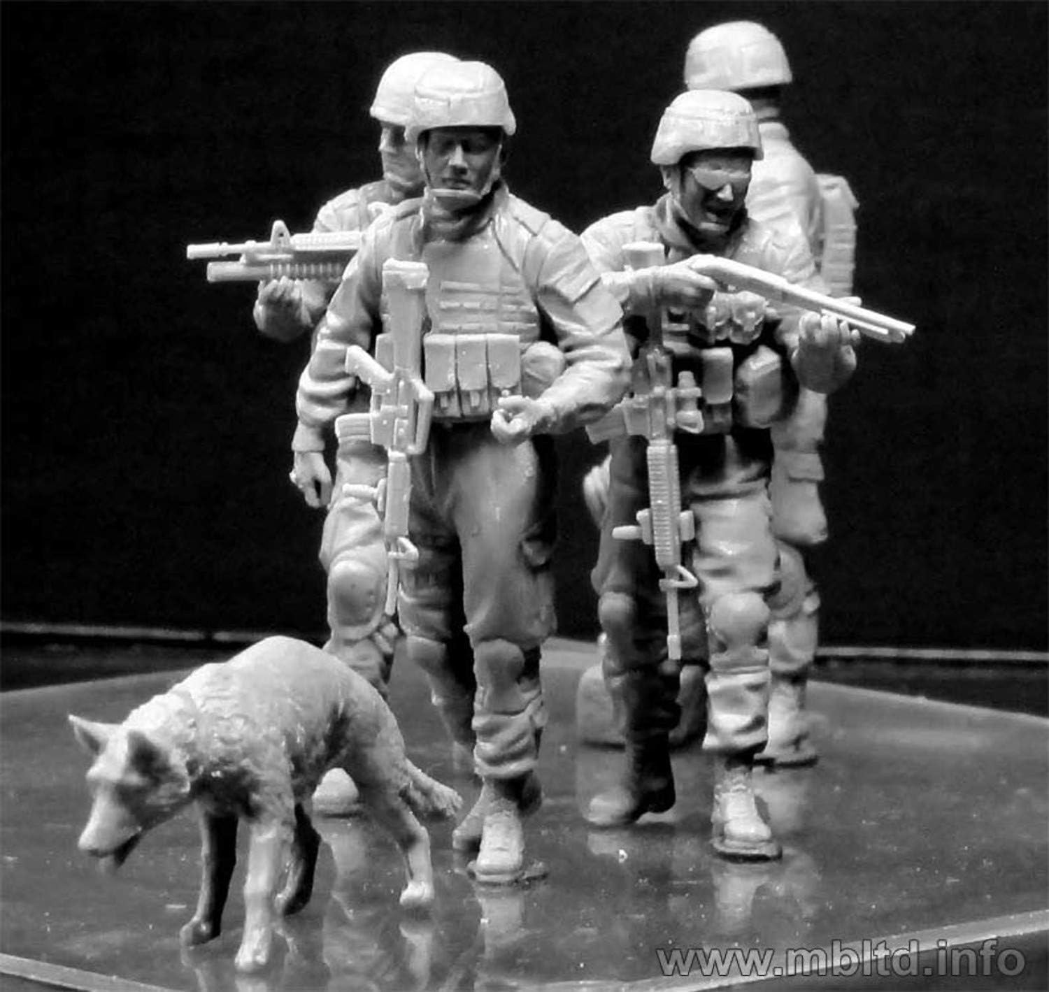 1/35 U.S. Infantry 4 working body + military dog Afghan war troops search (japan import) by Master Box