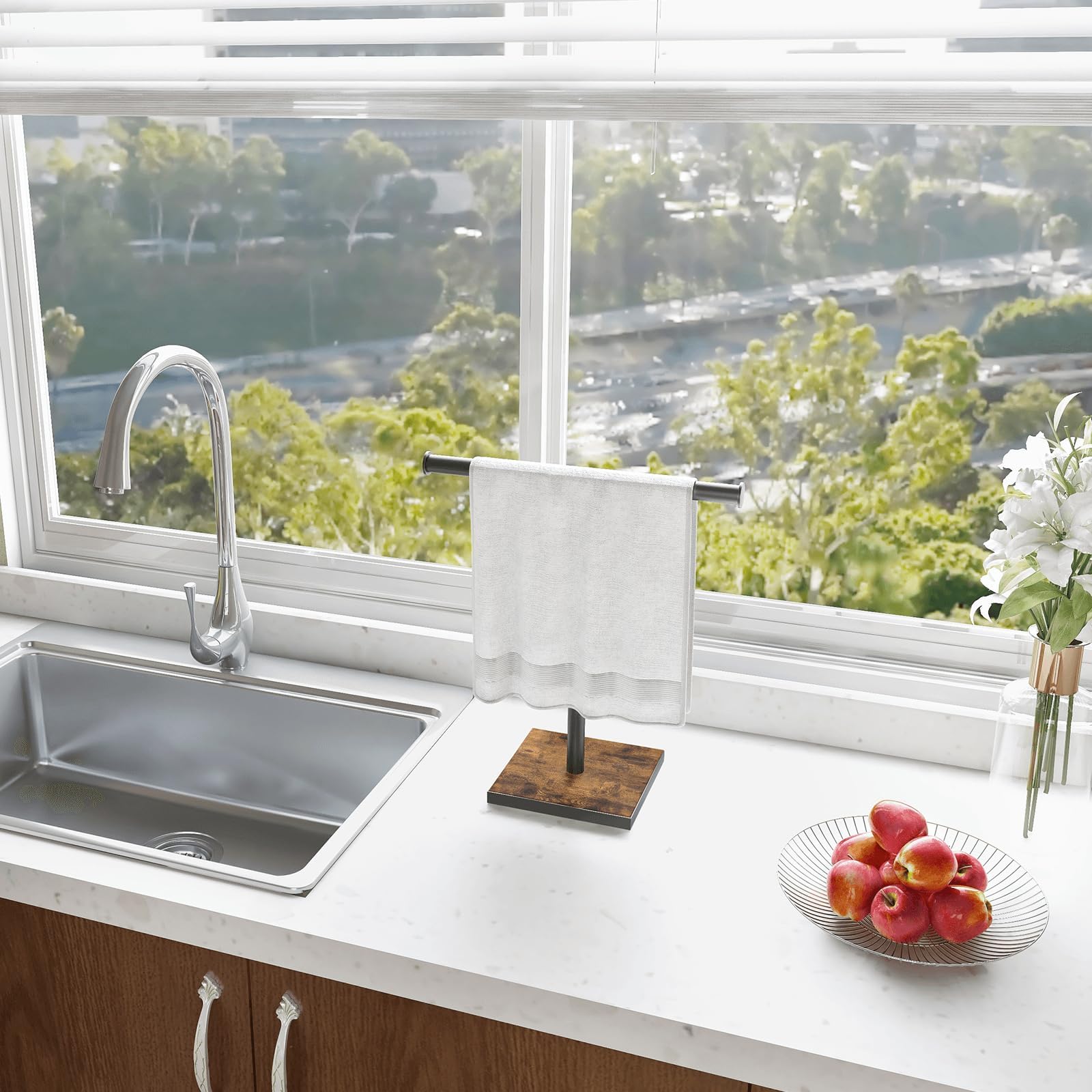 Cenare in una Casa Hobbit a Saragozza, Spagna, image size:1600x1600