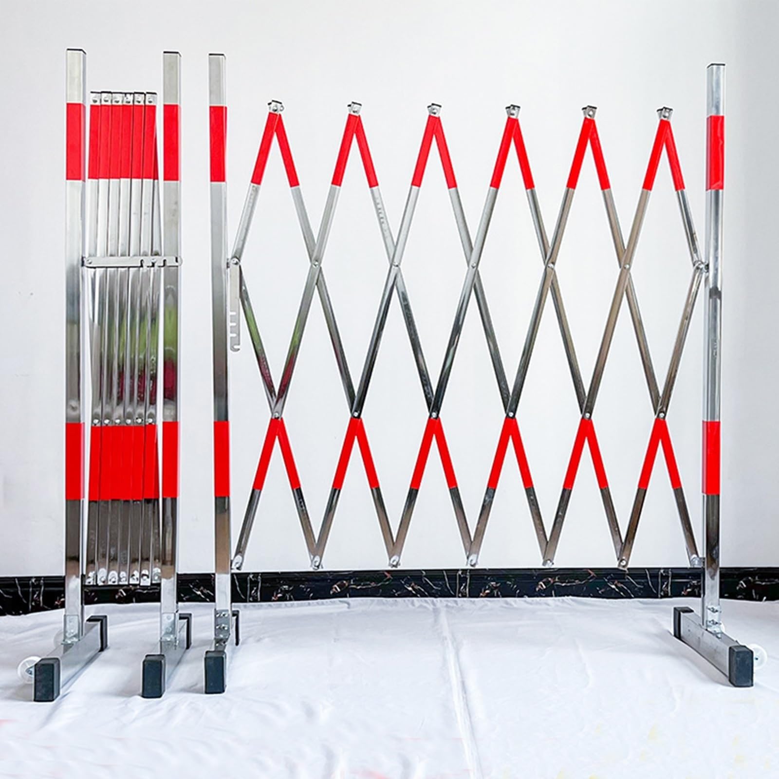 WDSOPK Industrial Expandable Traffic Fence, Stainless Steel Parking Guardrail with Casters, Road Garage Construction Driveway Fence Traffic Scissor Gate（L250cm）