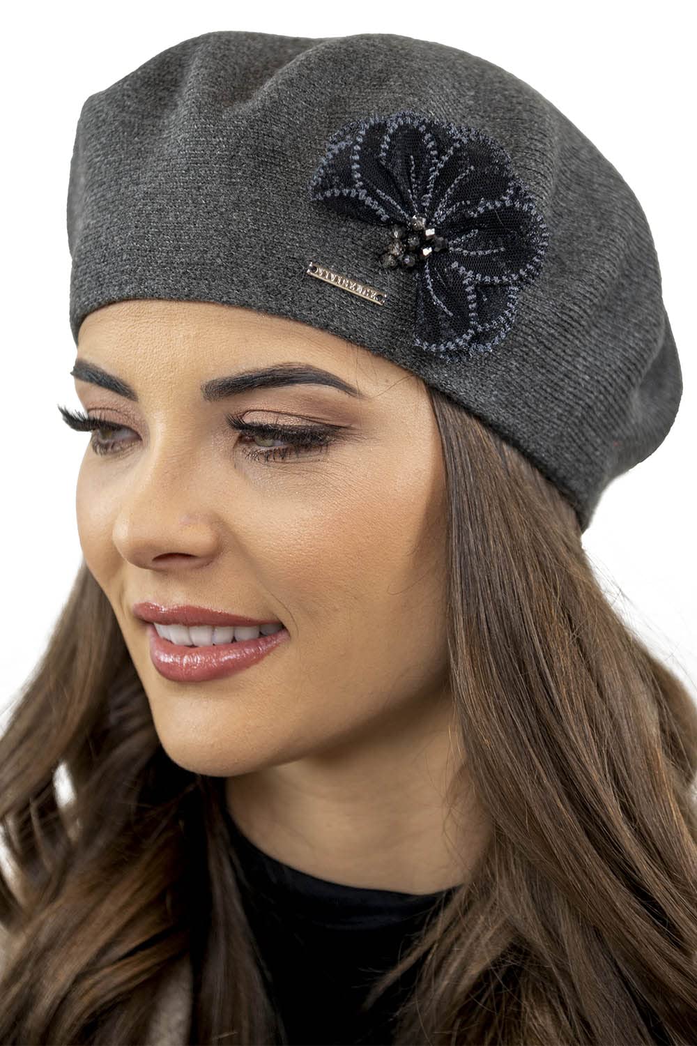 VIVISENCE Beret zimowa damska o klasycznym kroju, elegancka czapka z ciepłą przędzą z dodatkiem wełny, czapka zimowa dla kobiet, aplikacja kwiatowa, idealne dopasowanie, model 7036