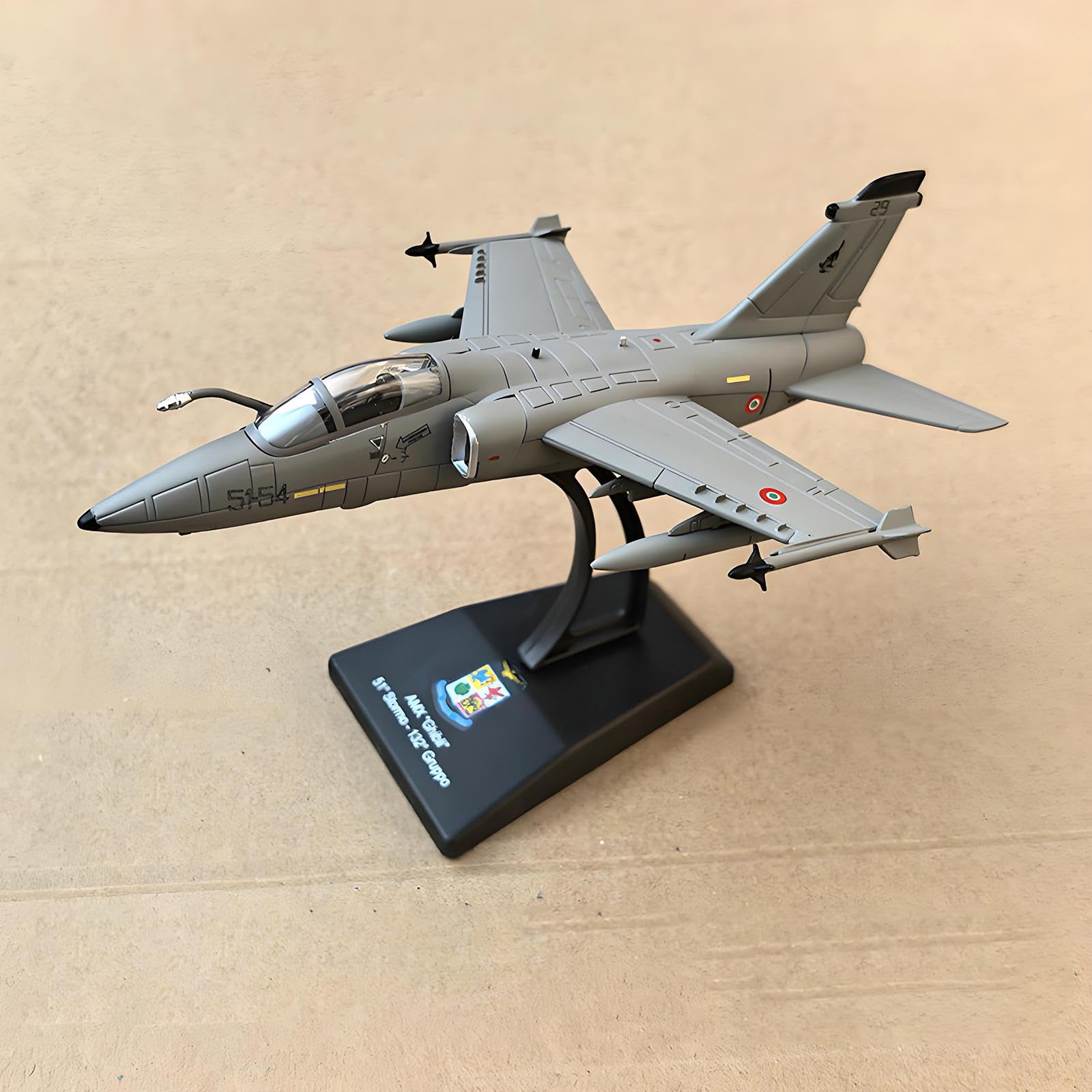 F Fityle Modellino in 1:100 di Aereo da Attacco Giocattolo con Base per Mobile TV, Casa, Libreria, Ufficio.