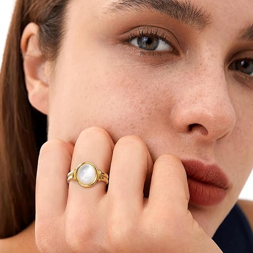 Vista 2 de YeGieonr Anillos de oro para mujer, a la moda, que no se deslustran anillo grueso chapado en oro, joyería de regalo de acero inoxidable dorado