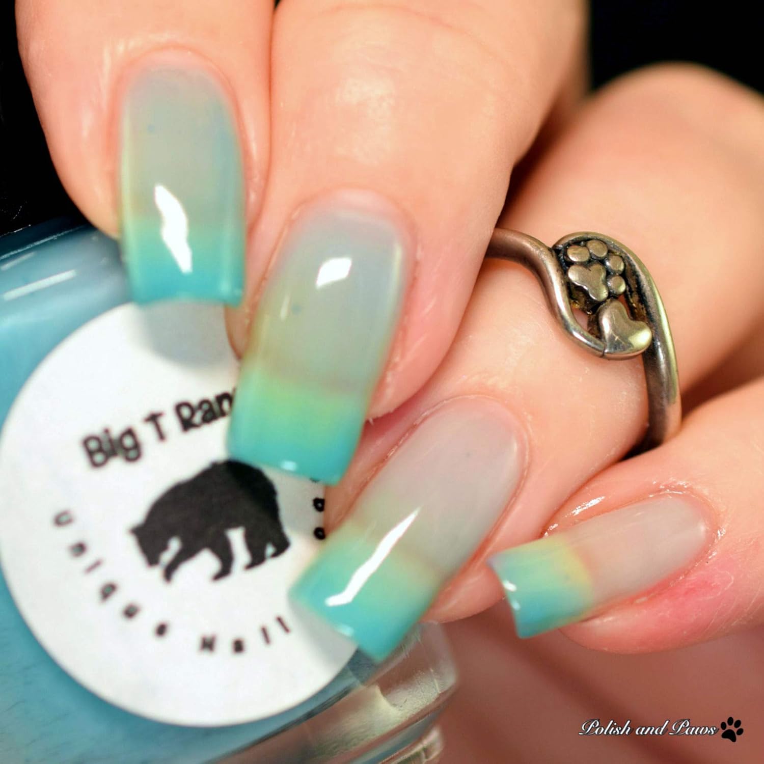 glow in the nails