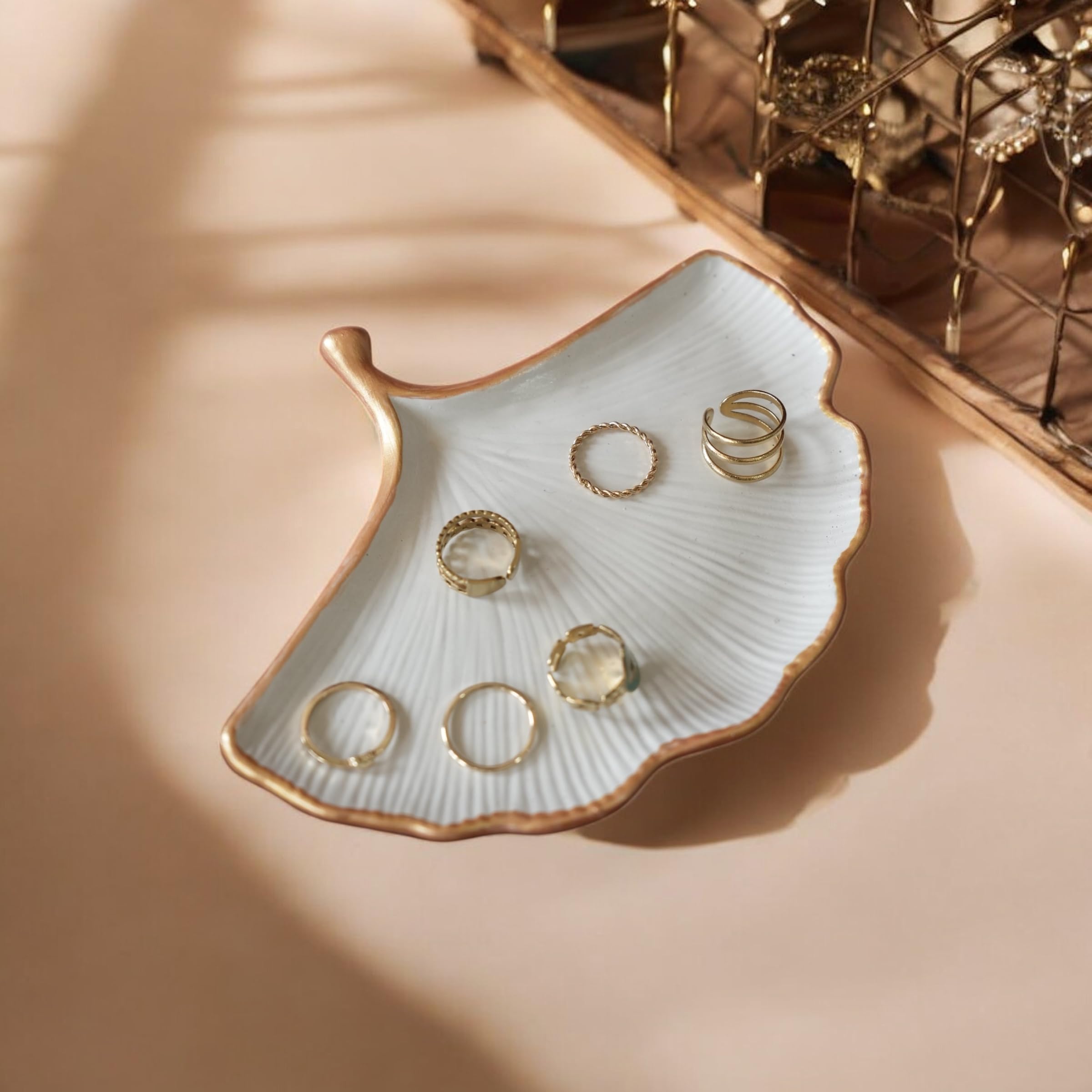 SCENSIA Concrete Jewelry Tray Trinket Dish – Minimalist Leaf Shape Vanity Key Tray for Women, Cute Jewelry Plate & Ring Holder, Aesthetic Room Decor, White