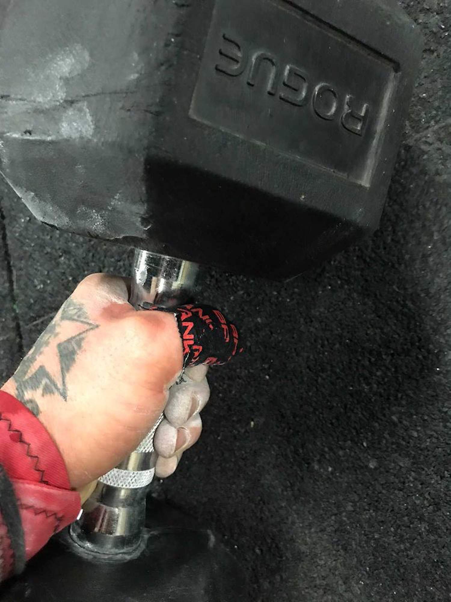Strap doigt pour l'haltérophilie ou le crossfit pour éviter les frottements et protéger la peau | 9m de longueur et 3,8cm de large | Cohesive Tape Anti-transpirant pour un grip performant
